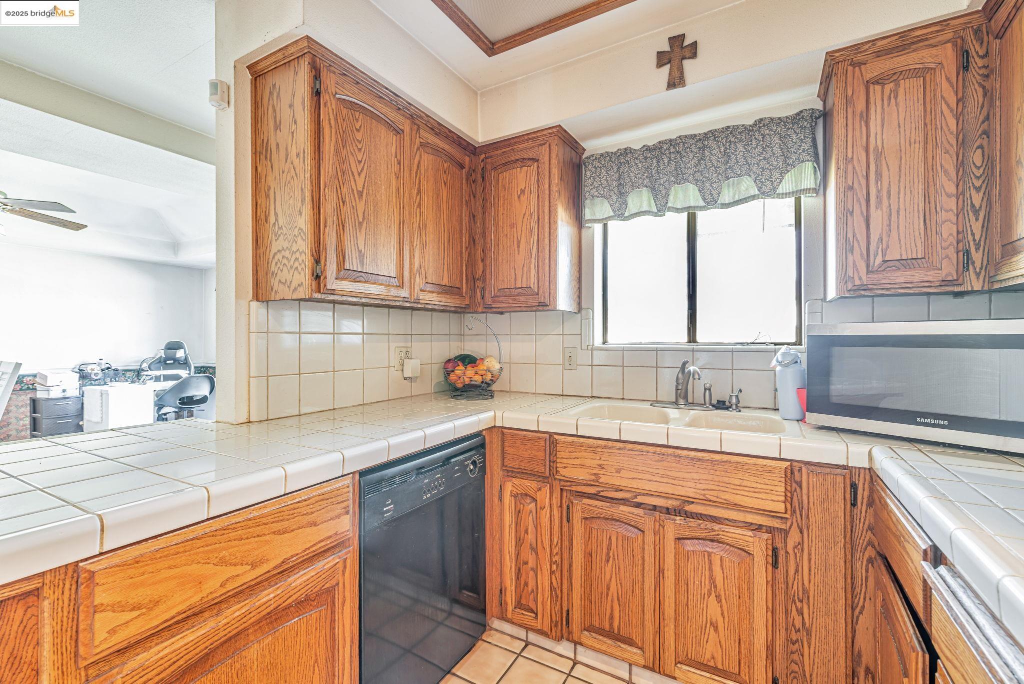 Detail Gallery Image 11 of 29 For 400 Rainier Dr, Lodi,  CA 95242 - 3 Beds | 2 Baths