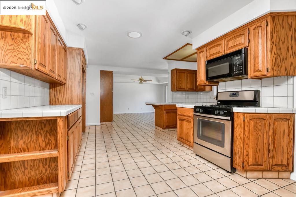Detail Gallery Image 12 of 29 For 400 Rainier Dr, Lodi,  CA 95242 - 3 Beds | 2 Baths