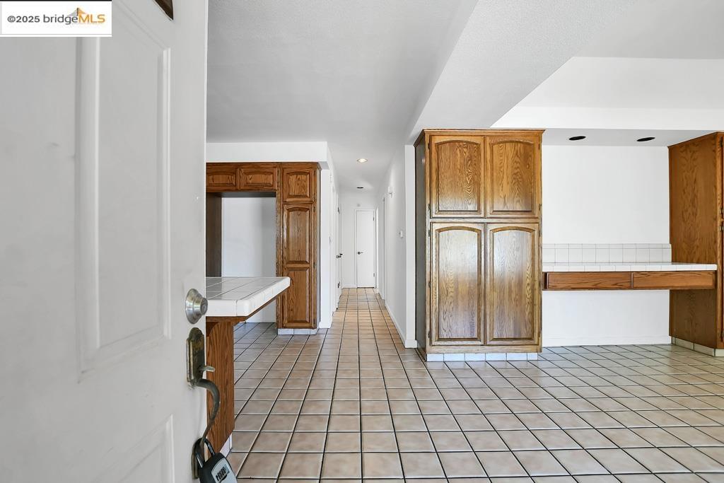 Detail Gallery Image 5 of 29 For 400 Rainier Dr, Lodi,  CA 95242 - 3 Beds | 2 Baths