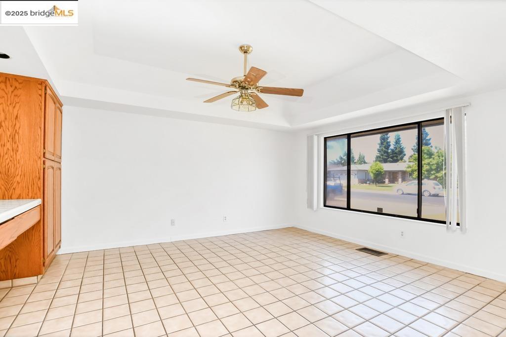 Detail Gallery Image 6 of 29 For 400 Rainier Dr, Lodi,  CA 95242 - 3 Beds | 2 Baths