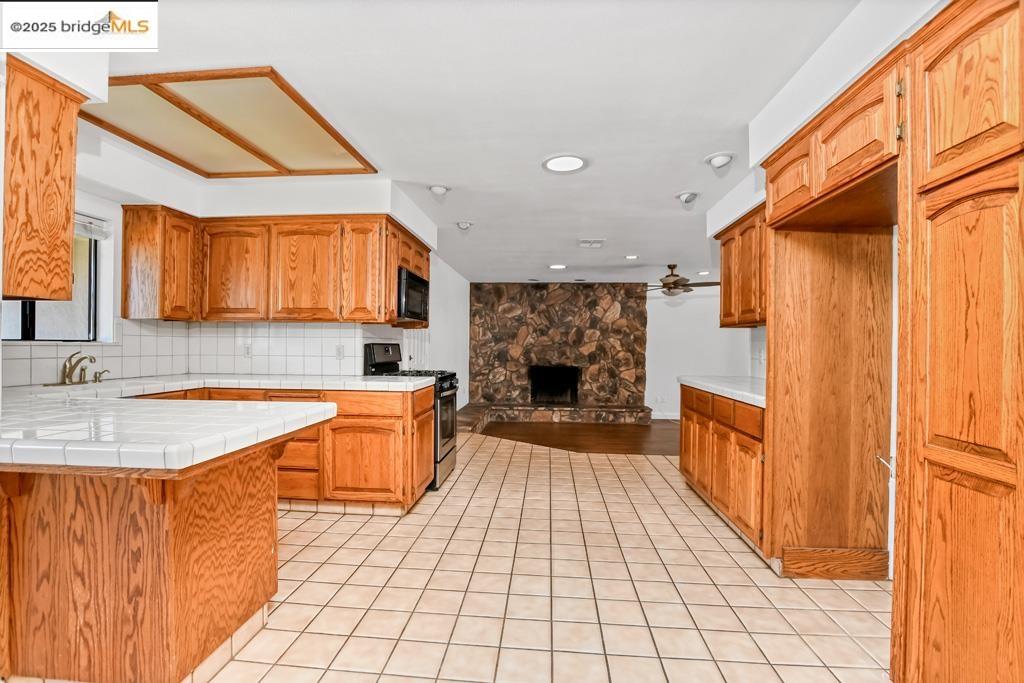 Detail Gallery Image 8 of 29 For 400 Rainier Dr, Lodi,  CA 95242 - 3 Beds | 2 Baths