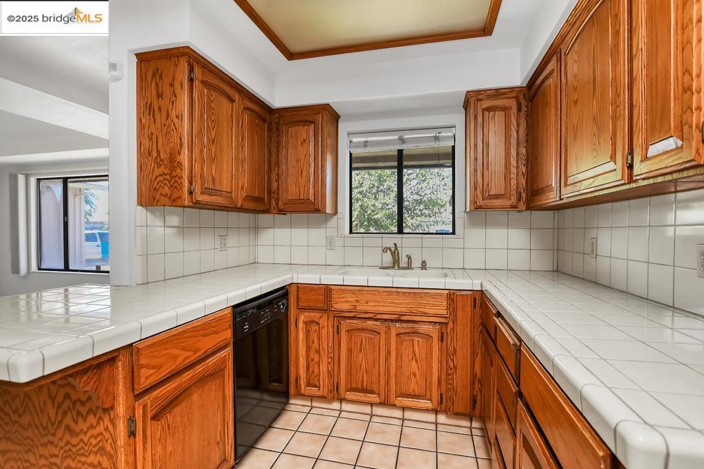 Detail Gallery Image 10 of 29 For 400 Rainier Dr, Lodi,  CA 95242 - 3 Beds | 2 Baths