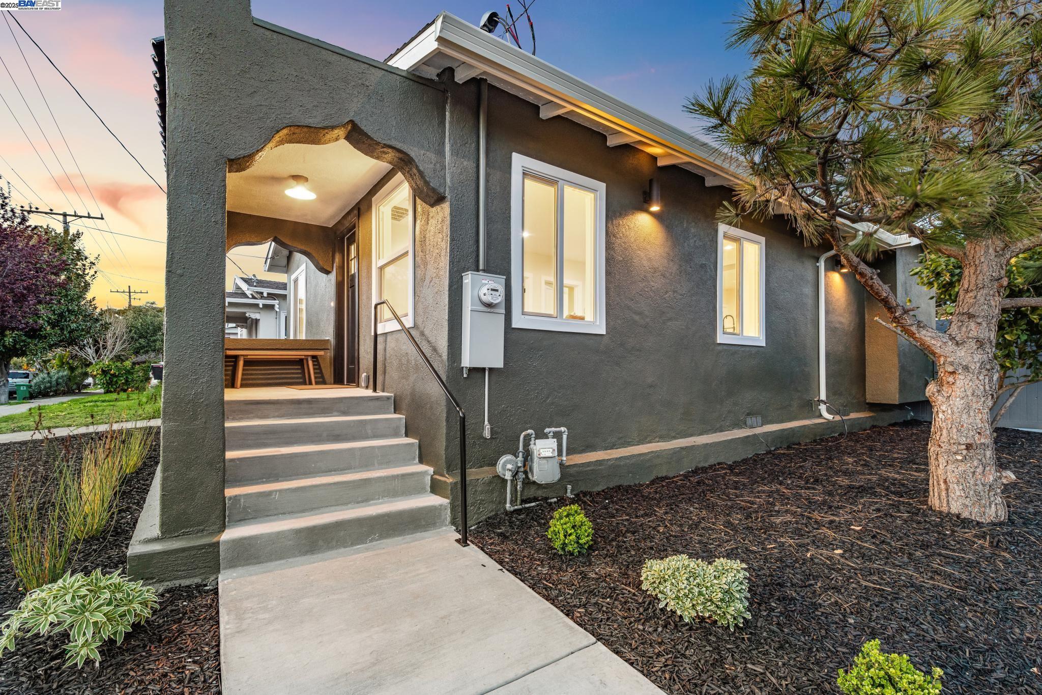 Detail Gallery Image 1 of 1 For 1487 10th St, Berkeley,  CA 94710 - 2 Beds | 1 Baths