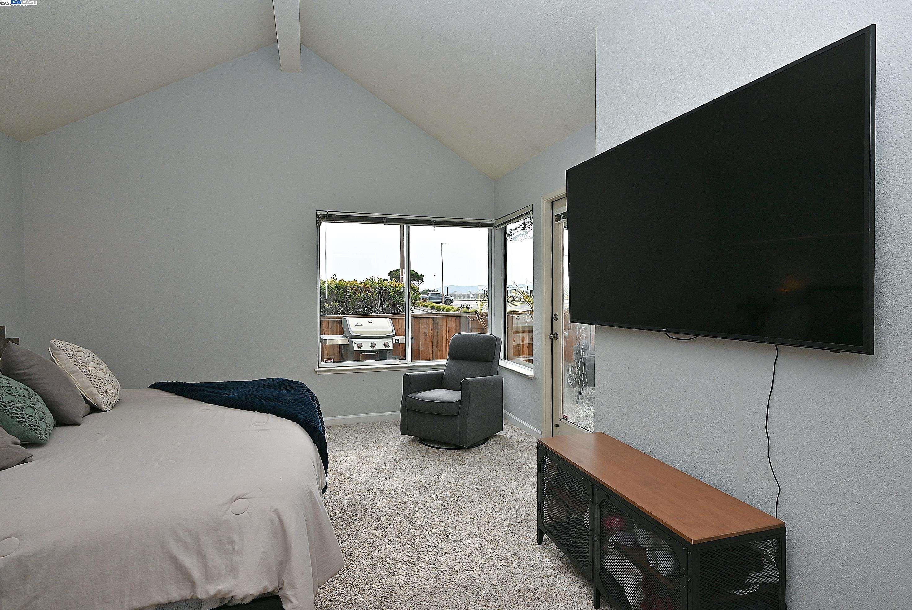 Detail Gallery Image 13 of 23 For 412 Mcdonnel Rd, Alameda,  CA 94502 - 2 Beds | 2 Baths