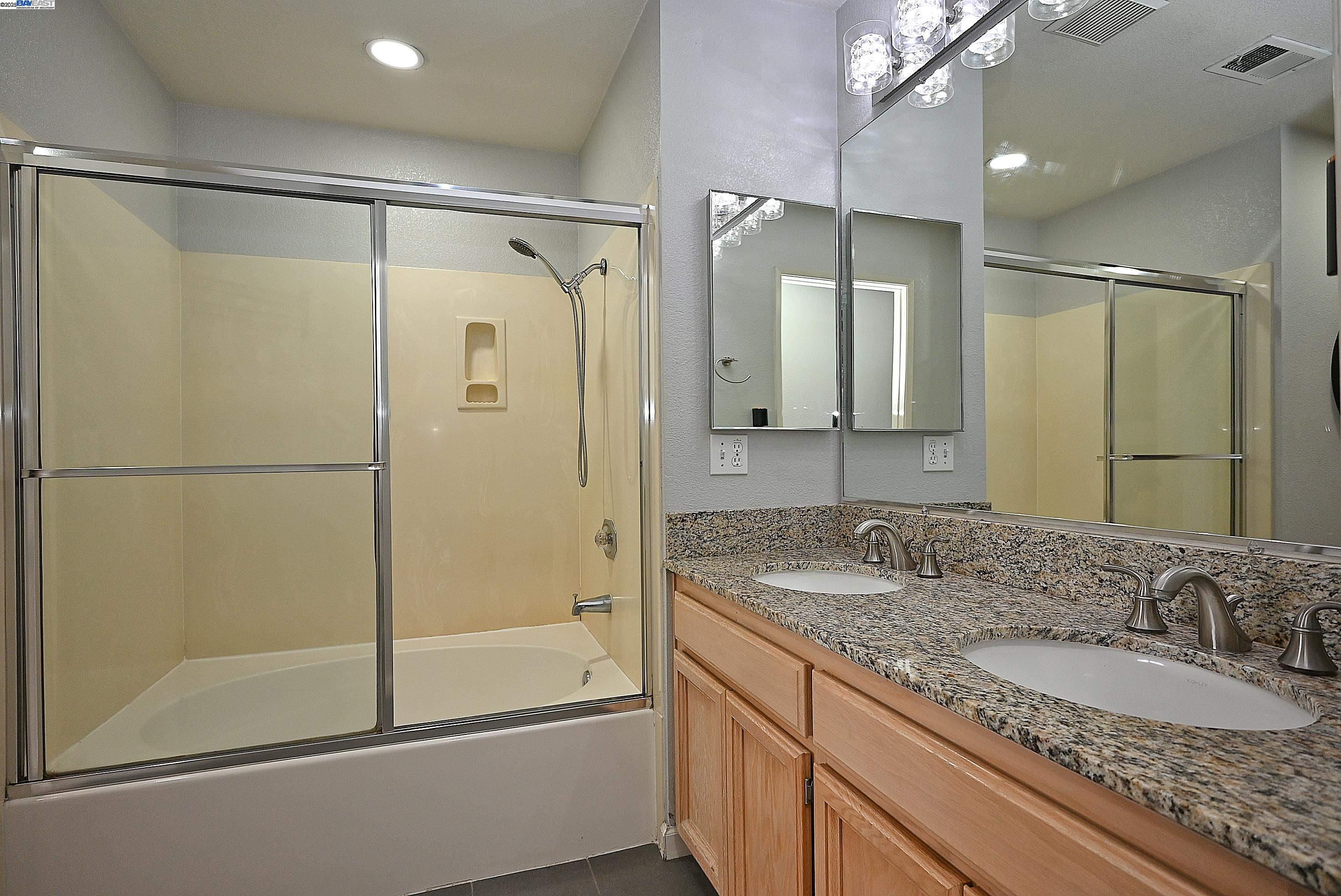 Detail Gallery Image 14 of 23 For 412 Mcdonnel Rd, Alameda,  CA 94502 - 2 Beds | 2 Baths
