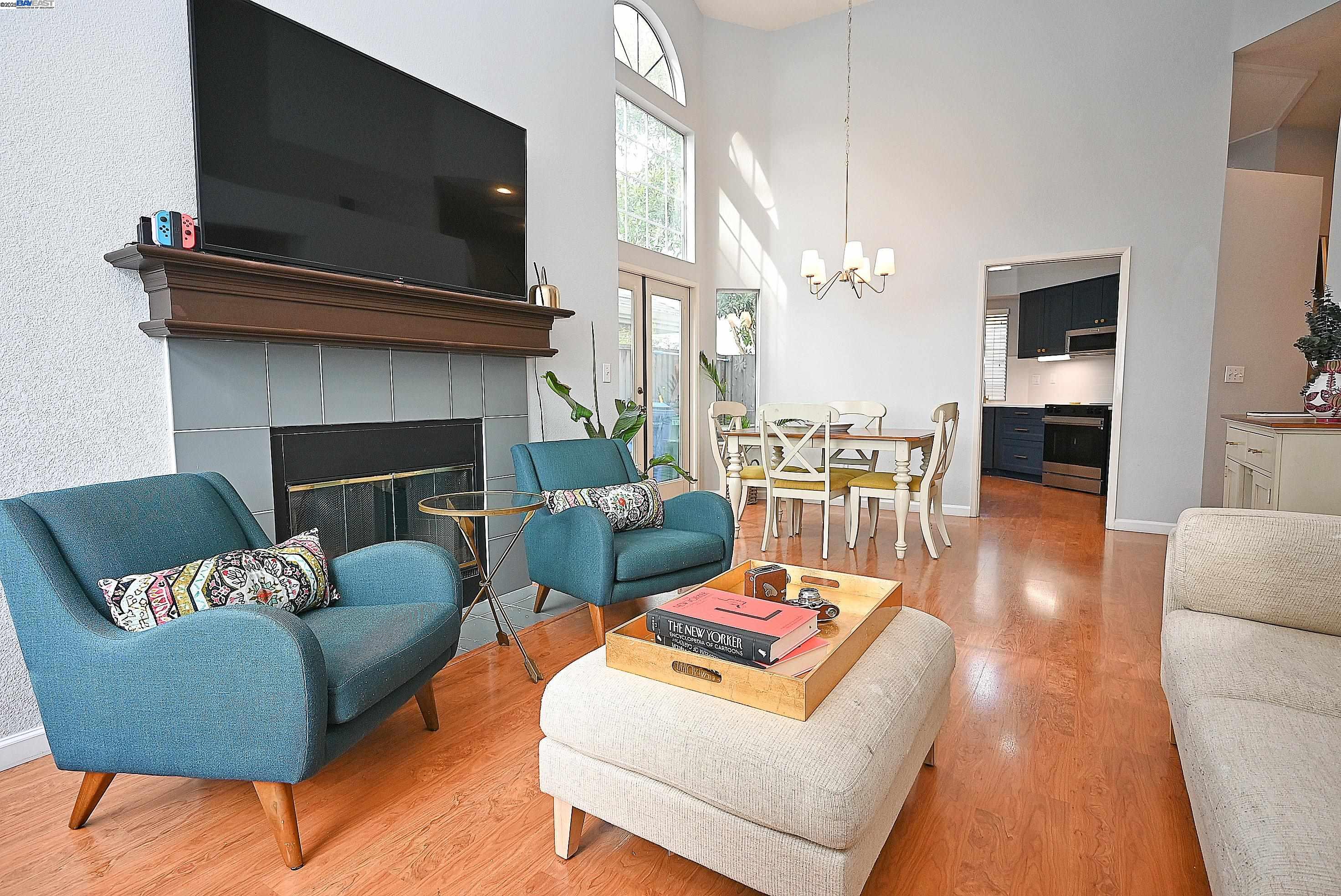 Detail Gallery Image 5 of 23 For 412 Mcdonnel Rd, Alameda,  CA 94502 - 2 Beds | 2 Baths