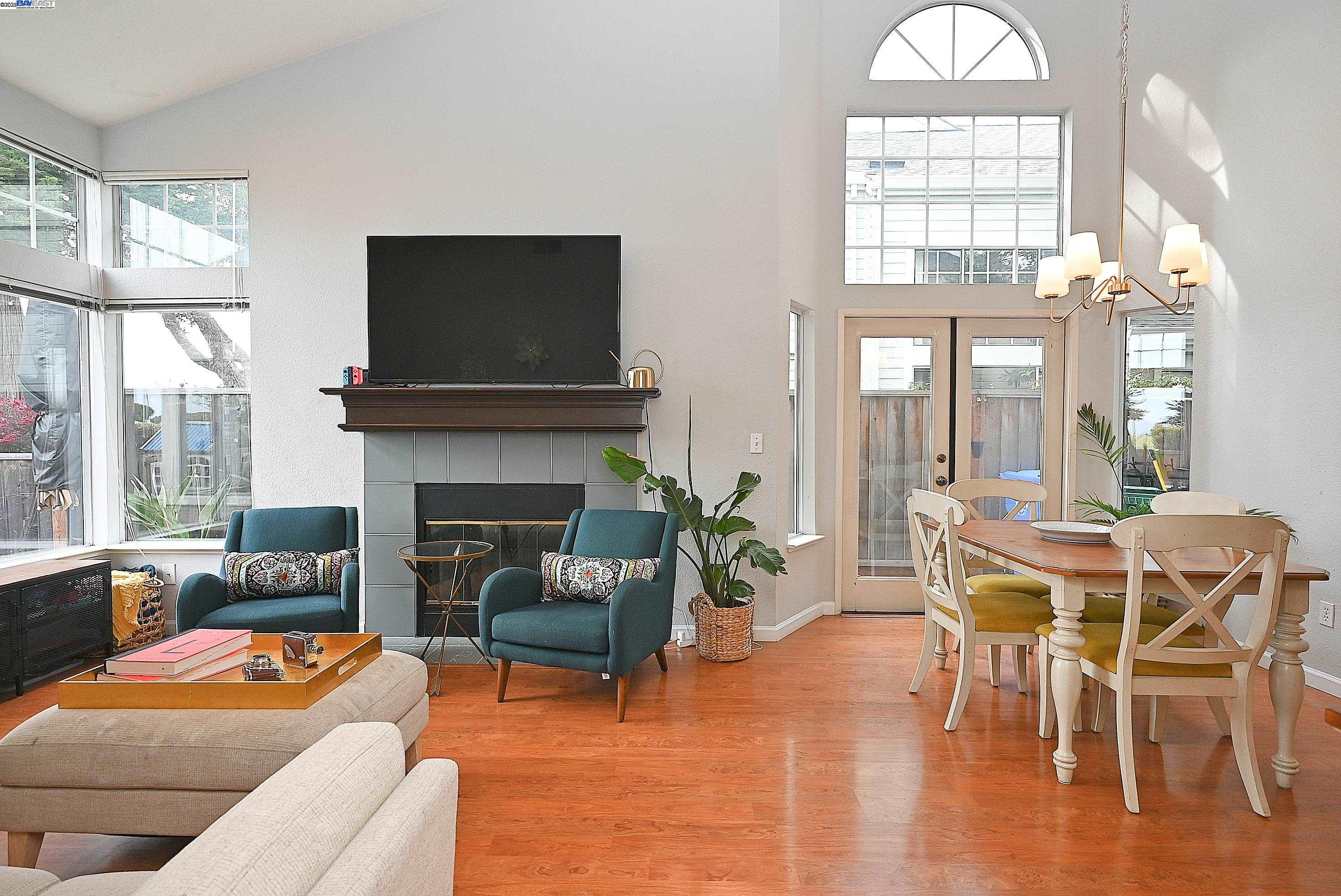 Detail Gallery Image 7 of 23 For 412 Mcdonnel Rd, Alameda,  CA 94502 - 2 Beds | 2 Baths