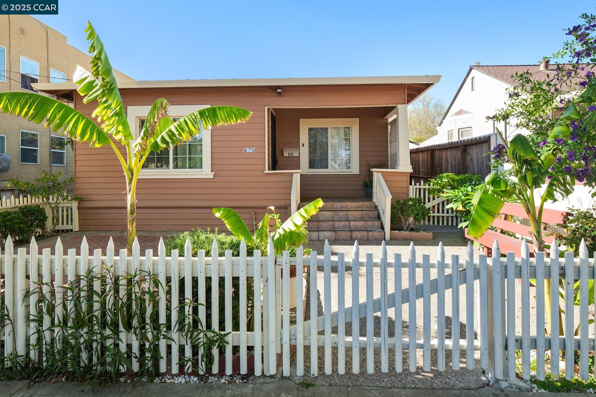 Detail Gallery Image 1 of 1 For 670 E 12th Street, Pittsburg,  CA 94565-2707 - 2 Beds | 1 Baths