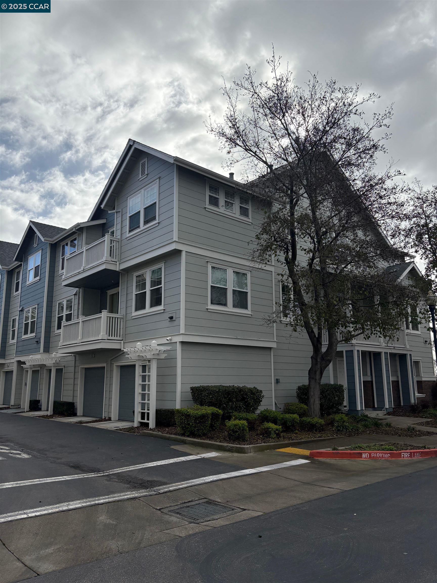 Detail Gallery Image 1 of 19 For 2371 Northshore Dr, Richmond,  CA 94804 - 2 Beds | 2/1 Baths