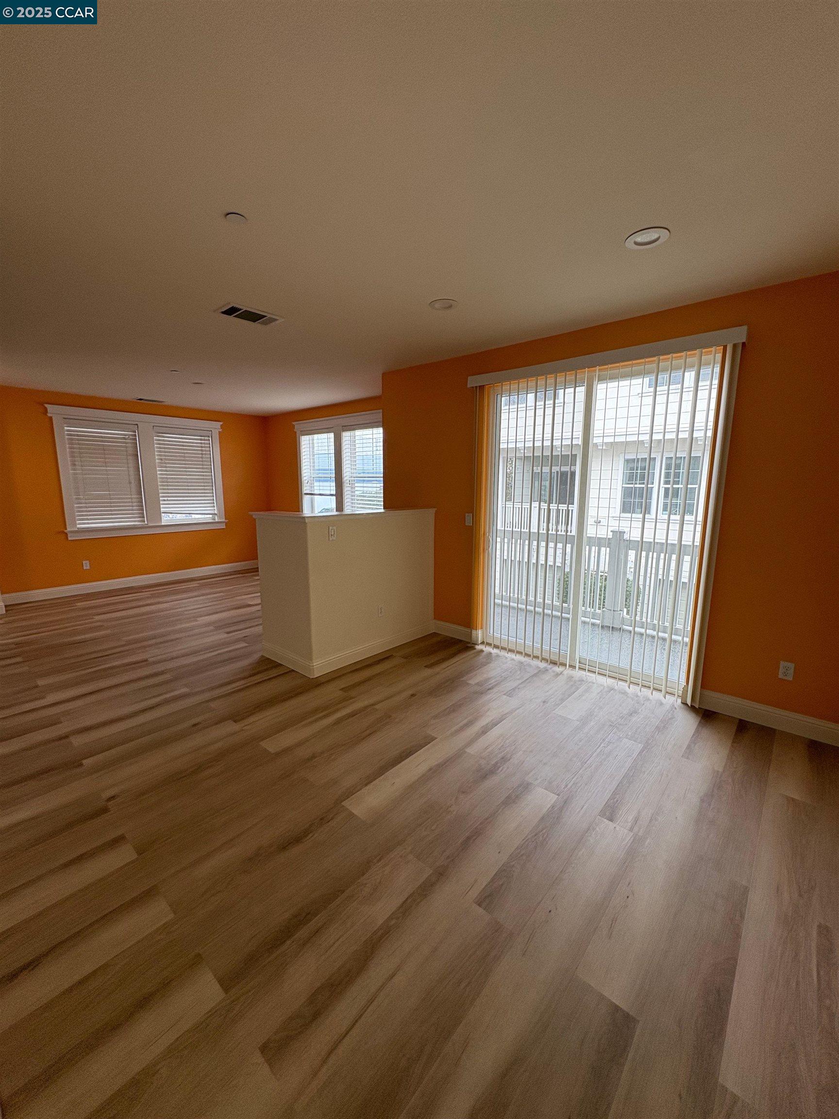 Detail Gallery Image 11 of 19 For 2371 Northshore Dr, Richmond,  CA 94804 - 2 Beds | 2/1 Baths