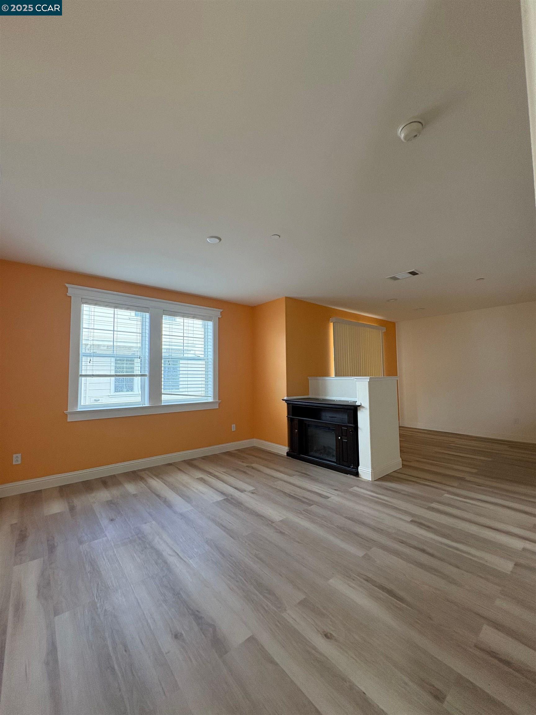 Detail Gallery Image 13 of 19 For 2371 Northshore Dr, Richmond,  CA 94804 - 2 Beds | 2/1 Baths