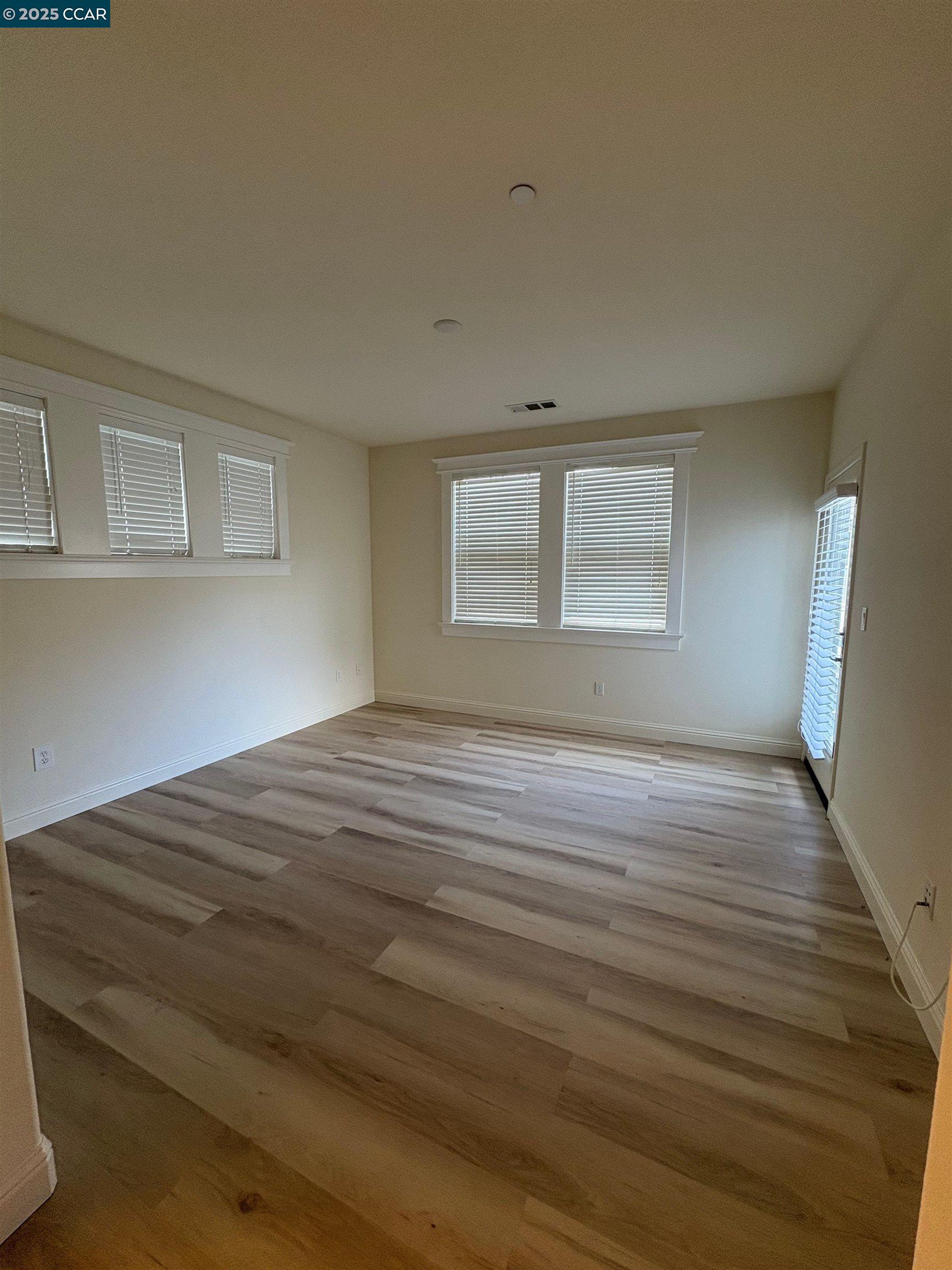 Detail Gallery Image 16 of 19 For 2371 Northshore Dr, Richmond,  CA 94804 - 2 Beds | 2/1 Baths