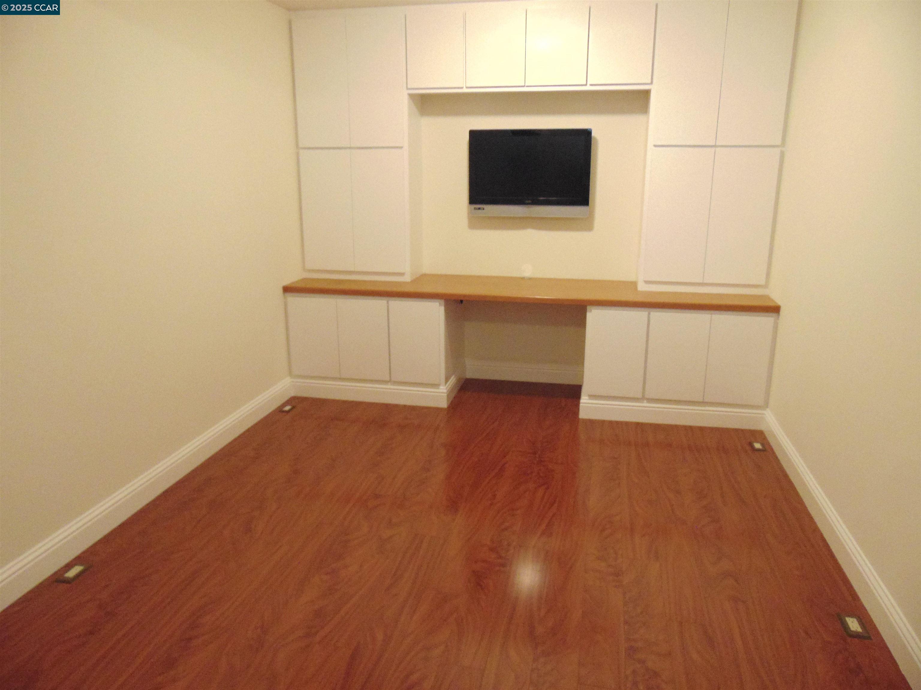 Detail Gallery Image 5 of 19 For 2371 Northshore Dr, Richmond,  CA 94804 - 2 Beds | 2/1 Baths