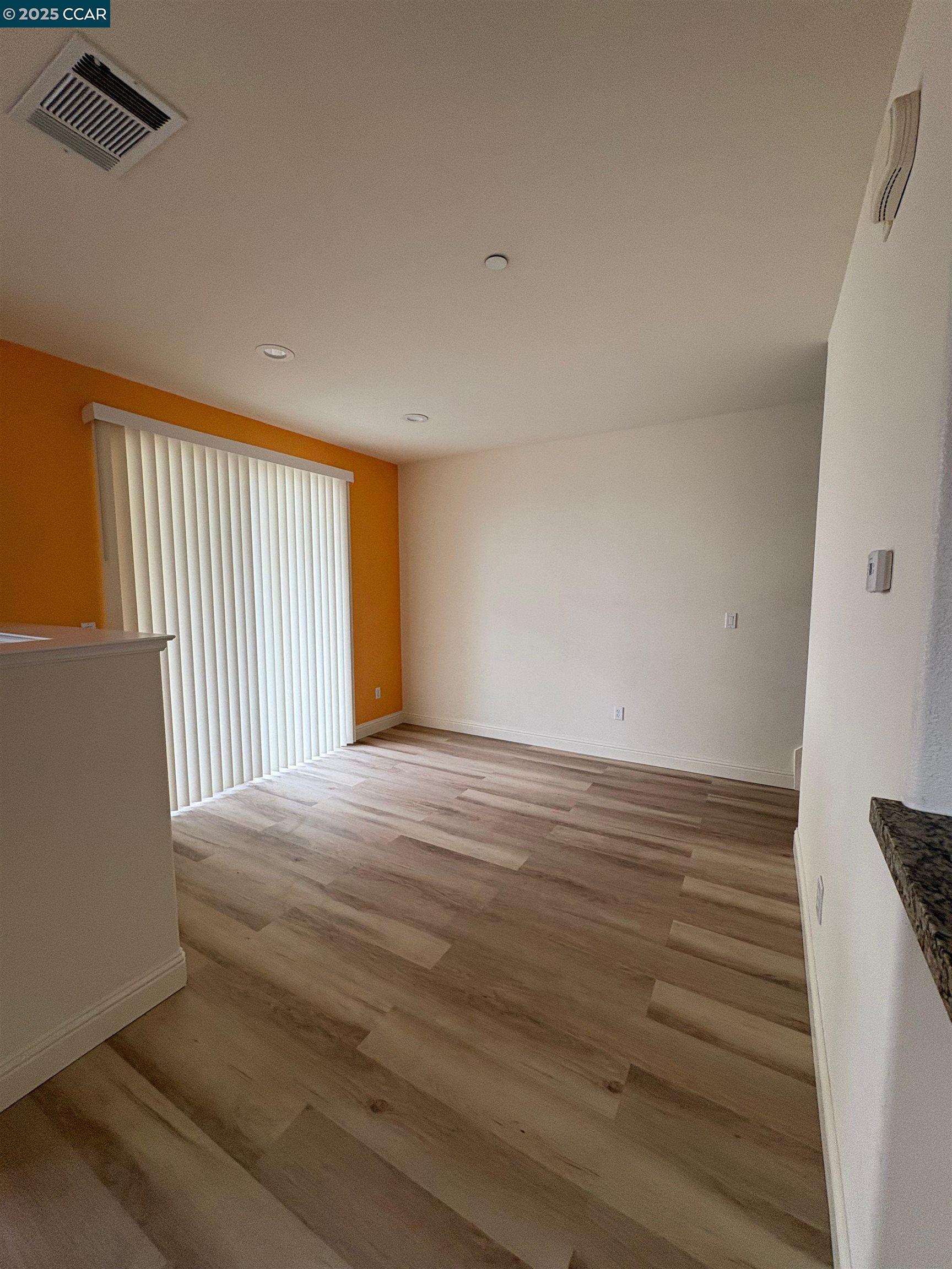 Detail Gallery Image 9 of 19 For 2371 Northshore Dr, Richmond,  CA 94804 - 2 Beds | 2/1 Baths