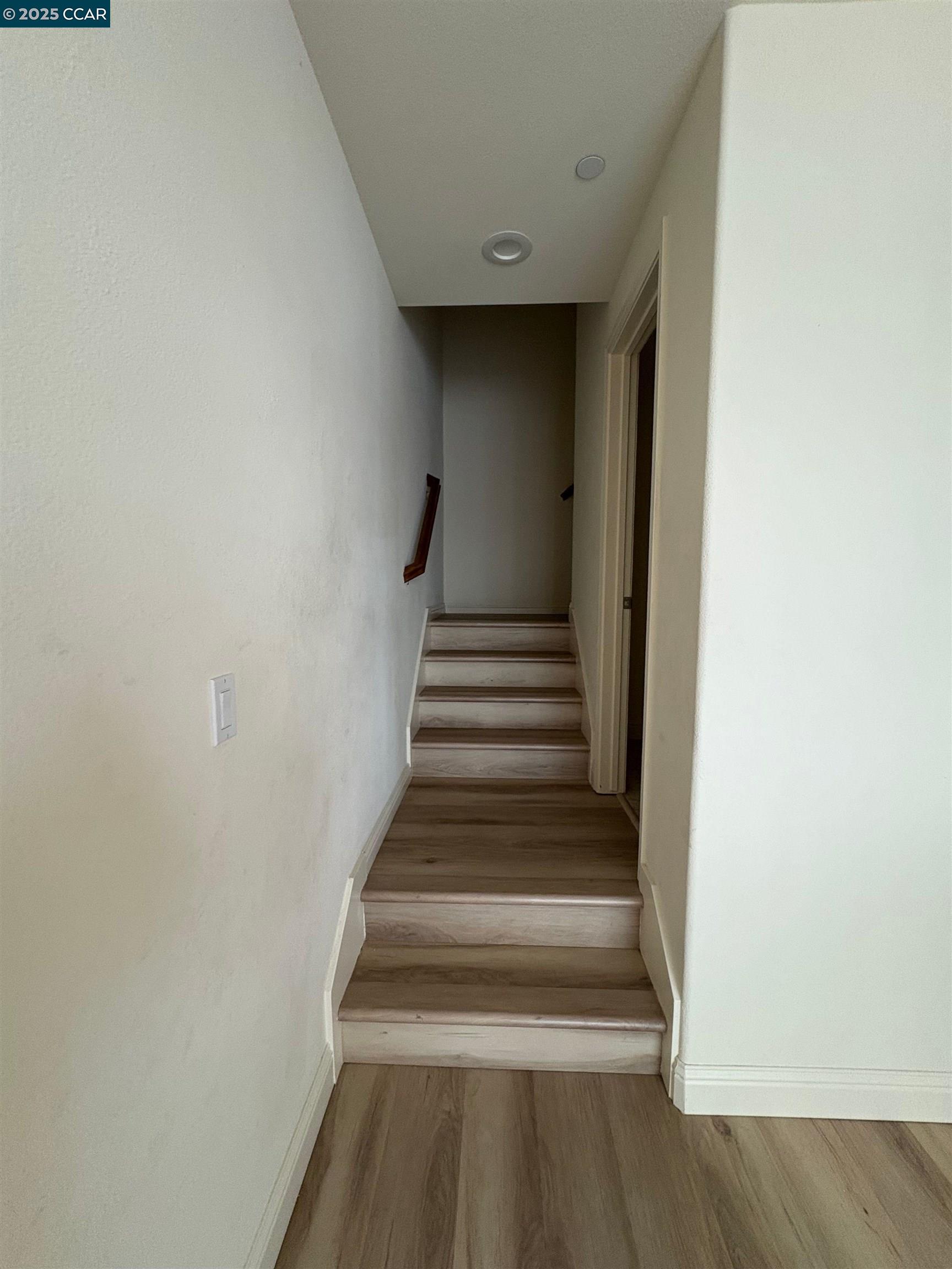 Detail Gallery Image 10 of 19 For 2371 Northshore Dr, Richmond,  CA 94804 - 2 Beds | 2/1 Baths