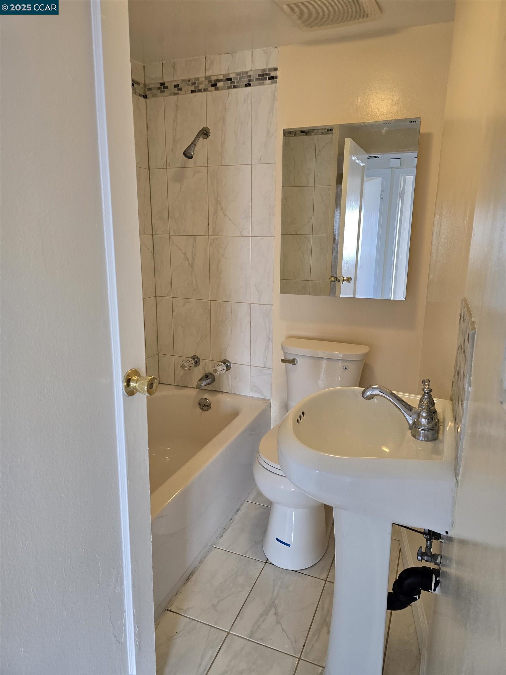 Detail Gallery Image 10 of 13 For 2846 20th St, San Pablo,  CA 94806 - 4 Beds | 2 Baths