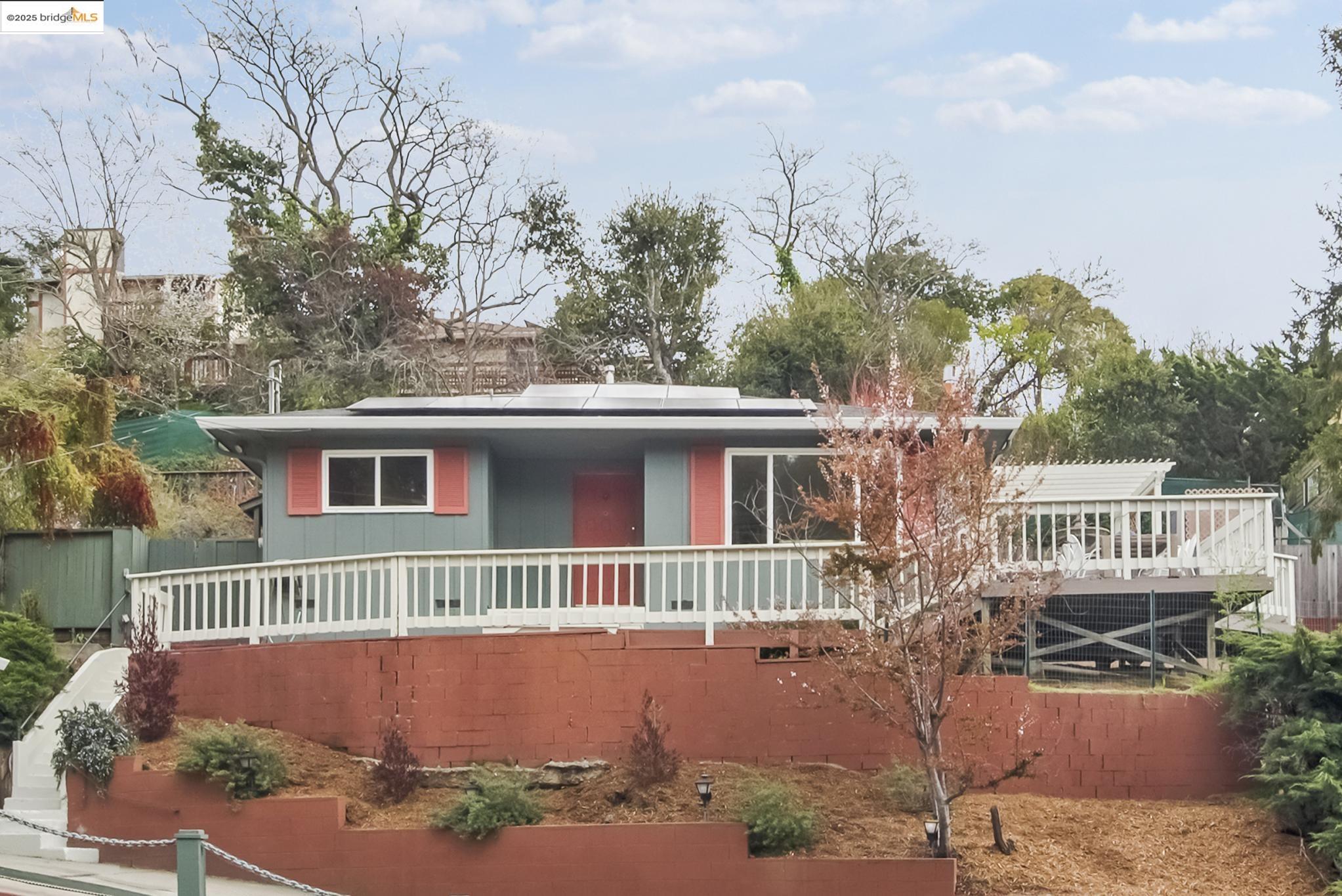 Detail Gallery Image 1 of 1 For 18176 Walnut Rd., Castro Valley,  CA 94546 - 2 Beds | 1/1 Baths