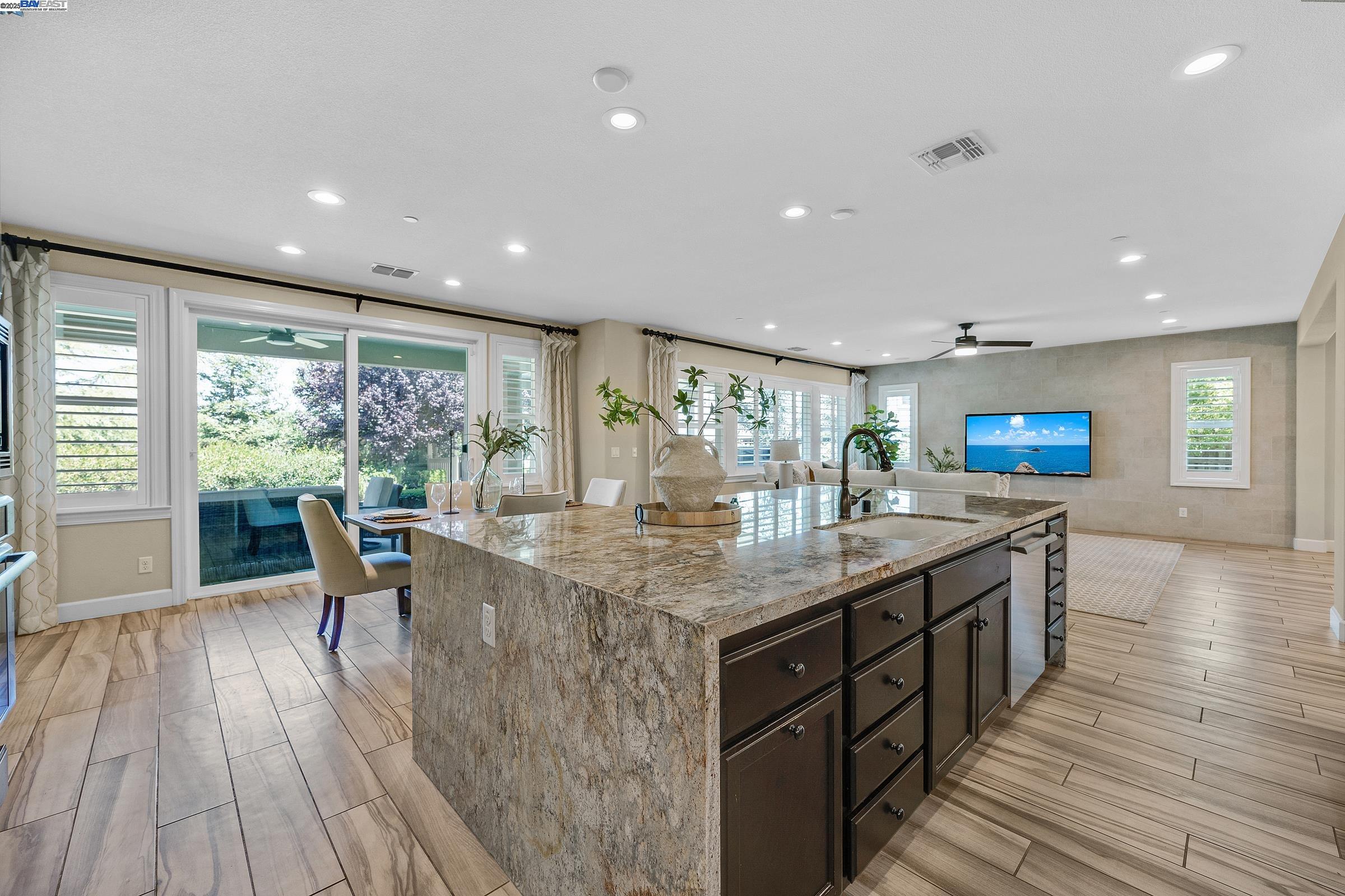 Detail Gallery Image 15 of 57 For 3838 Santa Fe Lane, Tracy,  CA 95377-8390 - 4 Beds | 4/1 Baths