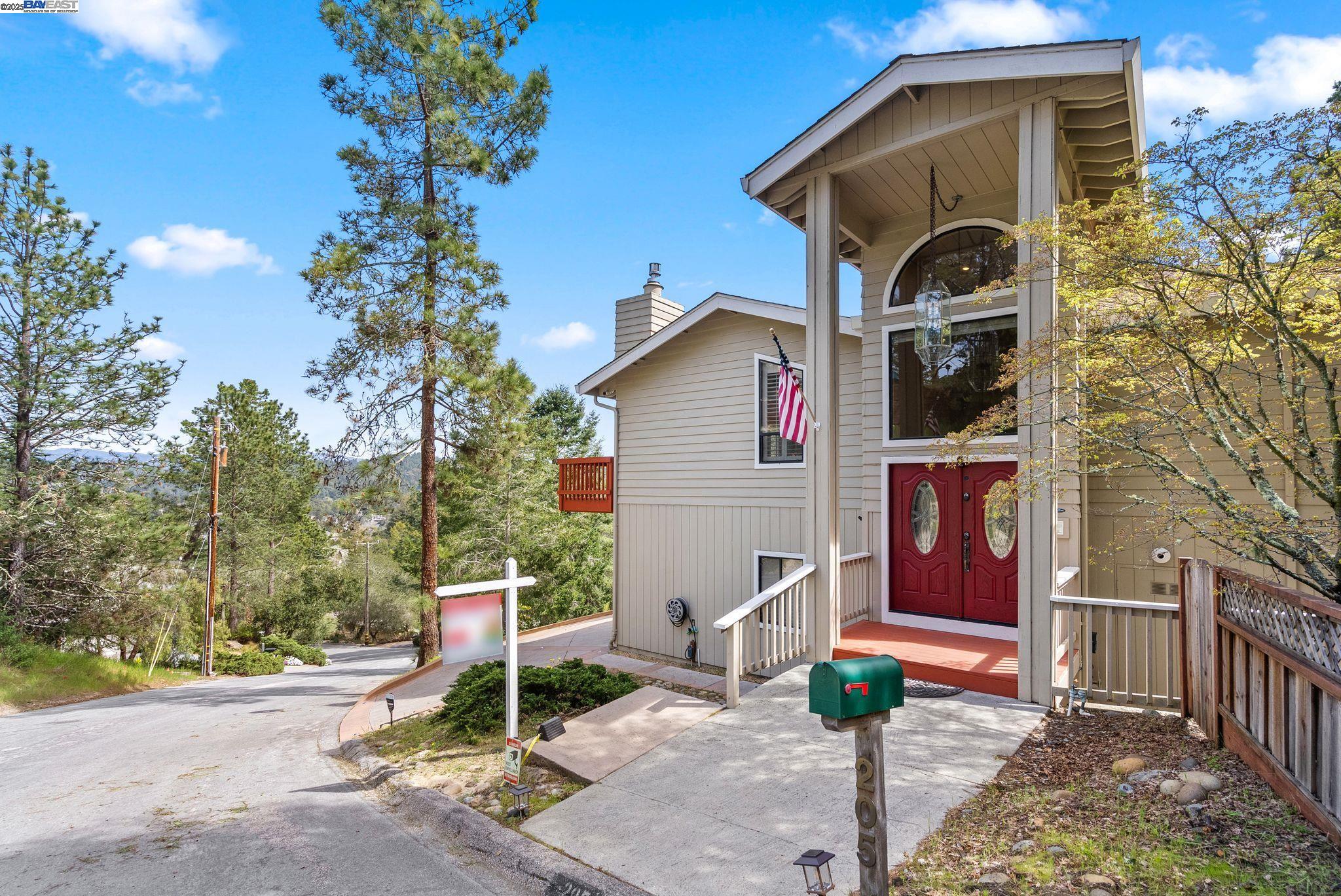 Detail Gallery Image 1 of 60 For 205 Blueberry Dr, Scotts Valley,  CA 95066 - 5 Beds | 4 Baths