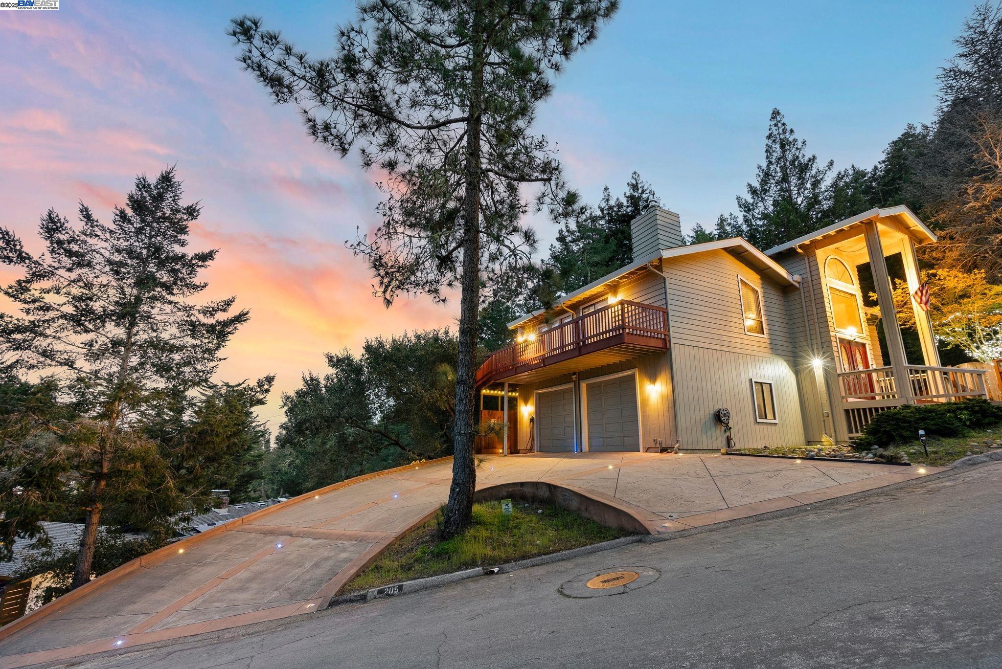 Detail Gallery Image 2 of 60 For 205 Blueberry Dr, Scotts Valley,  CA 95066 - 5 Beds | 4 Baths