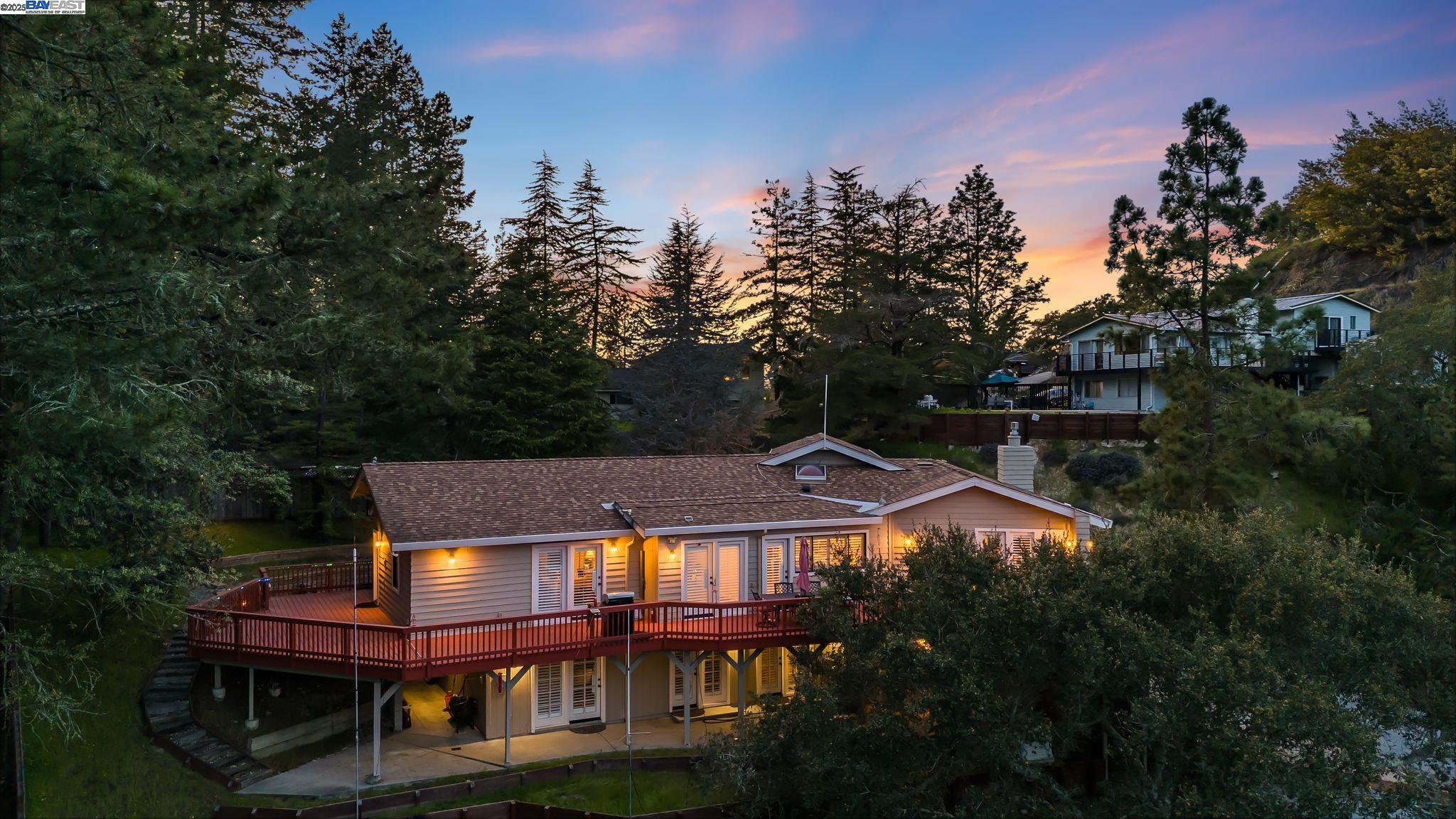 Detail Gallery Image 16 of 60 For 205 Blueberry Dr, Scotts Valley,  CA 95066 - 5 Beds | 4 Baths