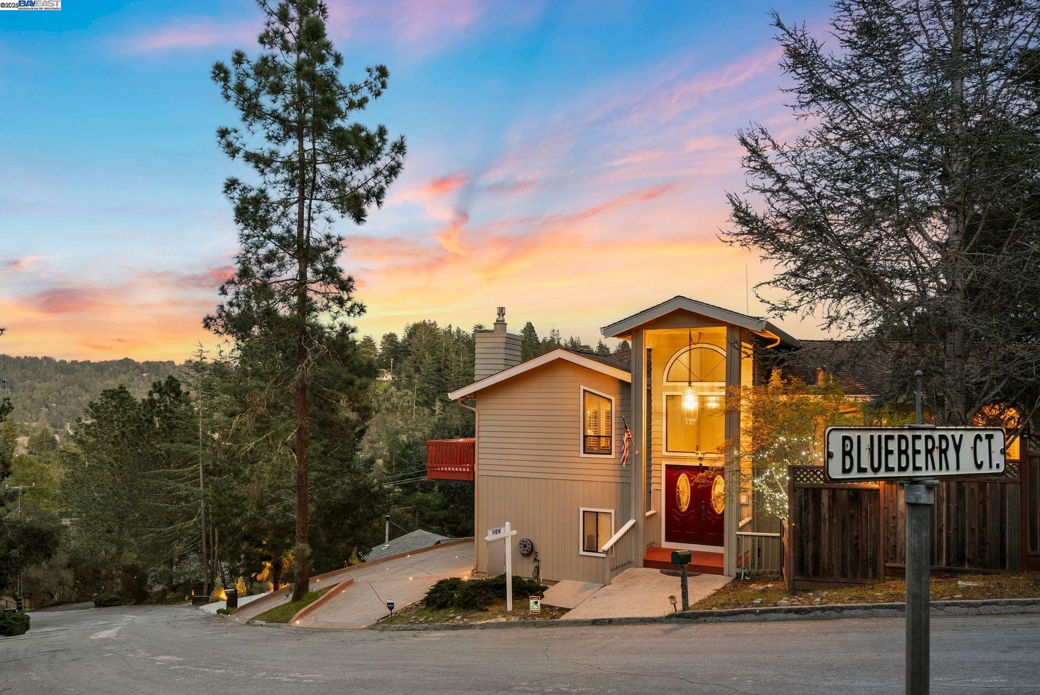 Detail Gallery Image 3 of 60 For 205 Blueberry Dr, Scotts Valley,  CA 95066 - 5 Beds | 4 Baths