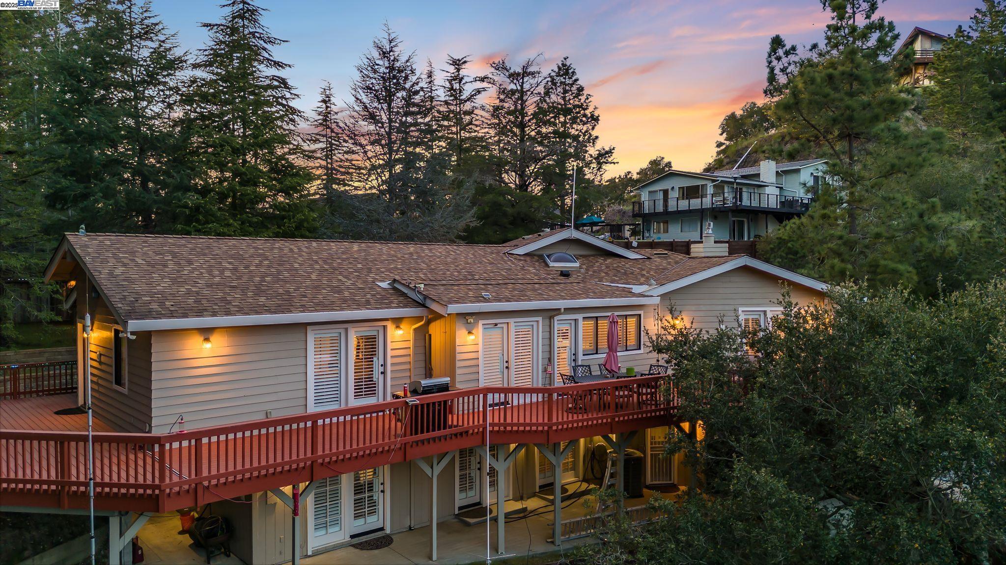 Detail Gallery Image 5 of 60 For 205 Blueberry Dr, Scotts Valley,  CA 95066 - 5 Beds | 4 Baths