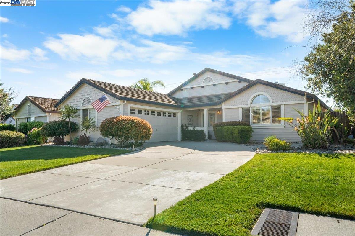 Detail Gallery Image 1 of 1 For 233 Oak View Ln, Oakley,  CA 94561 - 4 Beds | 2 Baths