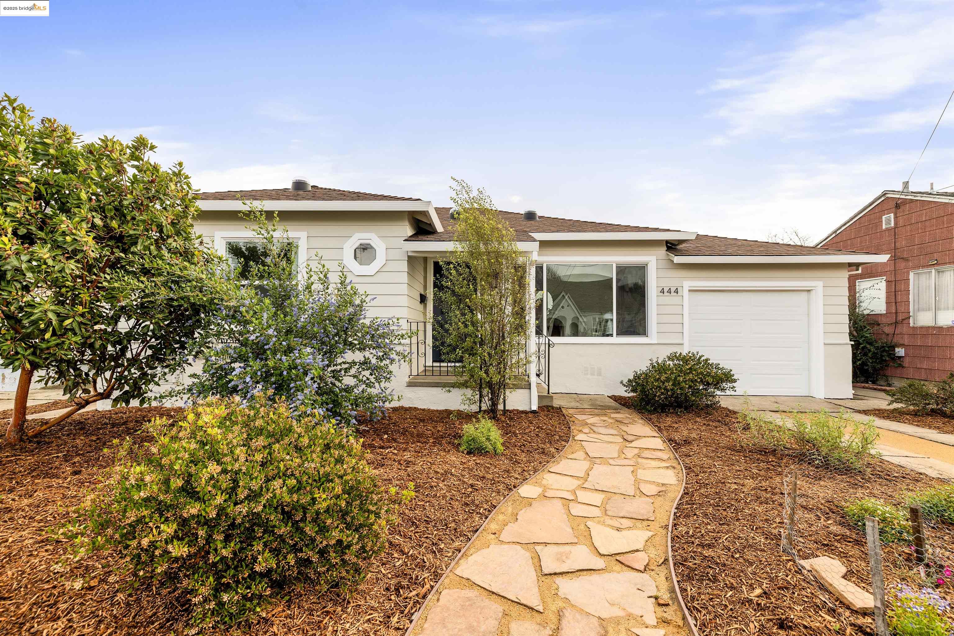 Detail Gallery Image 1 of 1 For 444 40th St, Richmond,  CA 94805 - 2 Beds | 1 Baths