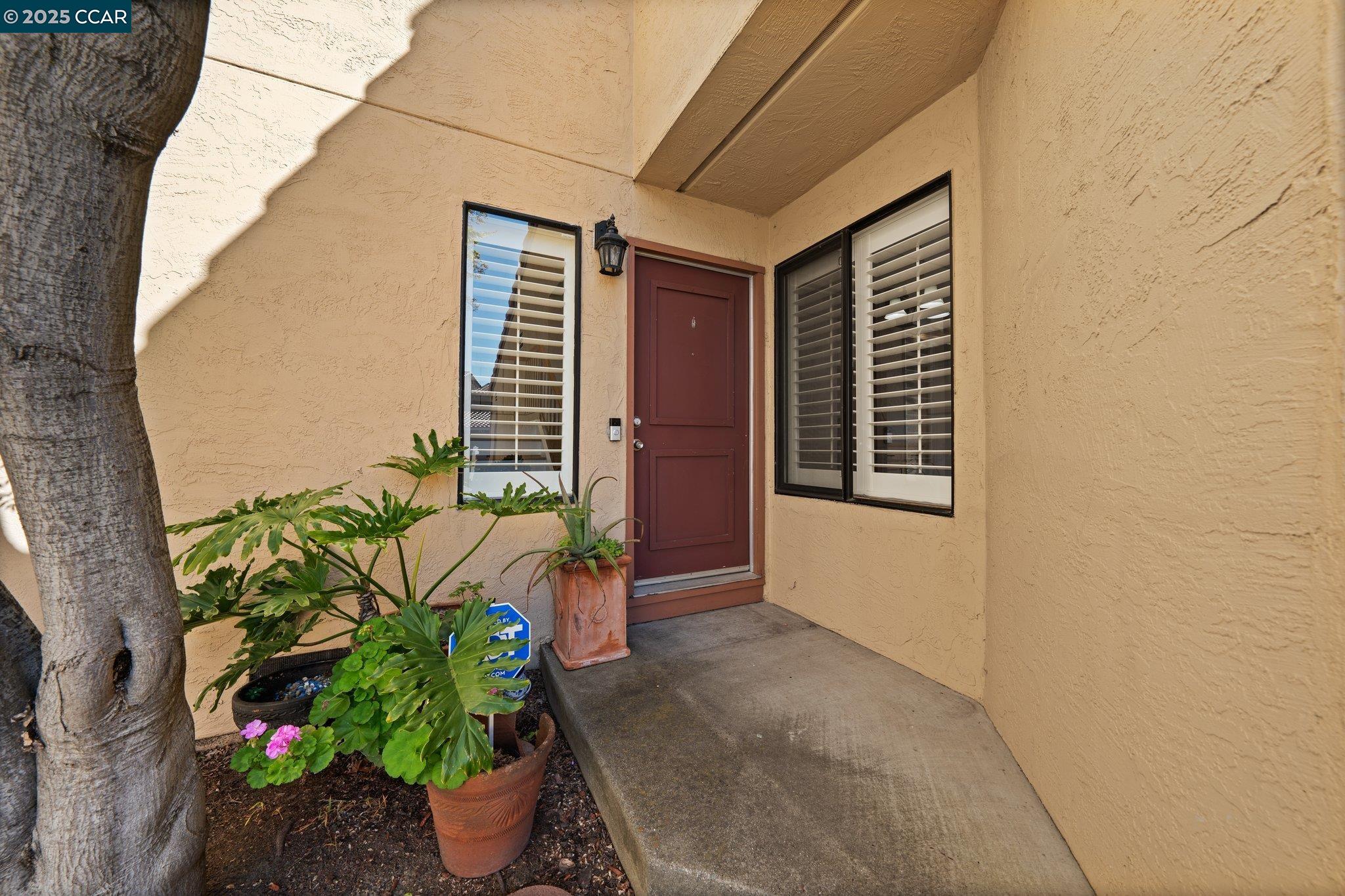Detail Gallery Image 2 of 26 For 58 Crystal Cir, Hercules,  CA 94547 - 2 Beds | 1/1 Baths
