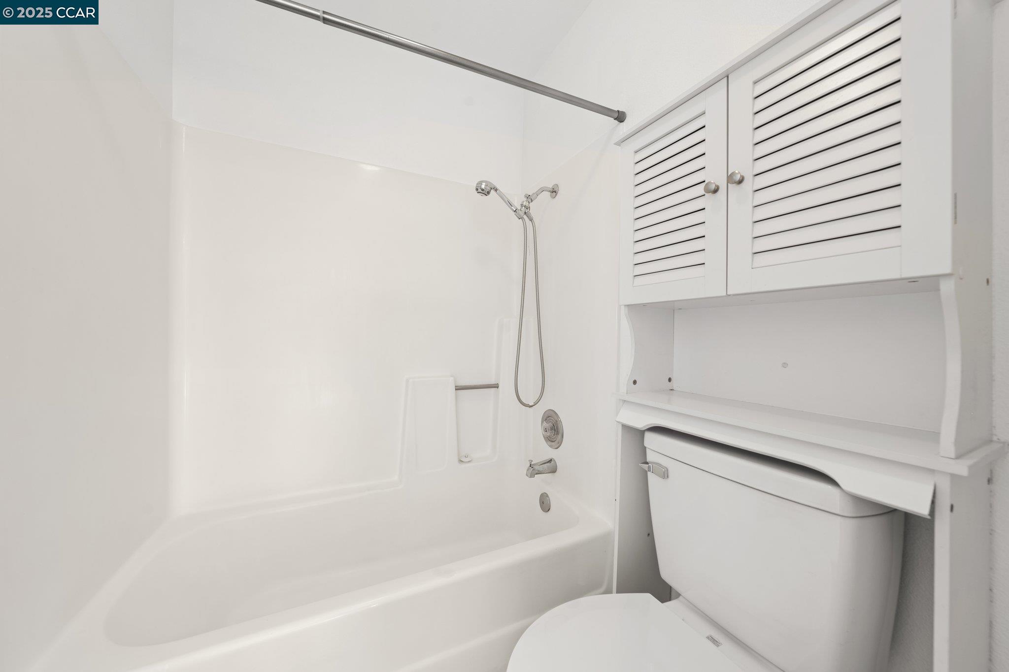 Detail Gallery Image 13 of 26 For 58 Crystal Cir, Hercules,  CA 94547 - 2 Beds | 1/1 Baths