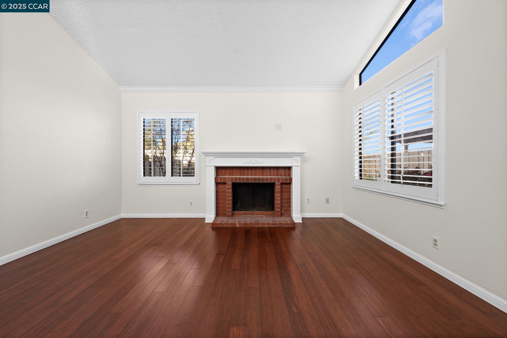 Detail Gallery Image 4 of 26 For 58 Crystal Cir, Hercules,  CA 94547 - 2 Beds | 1/1 Baths