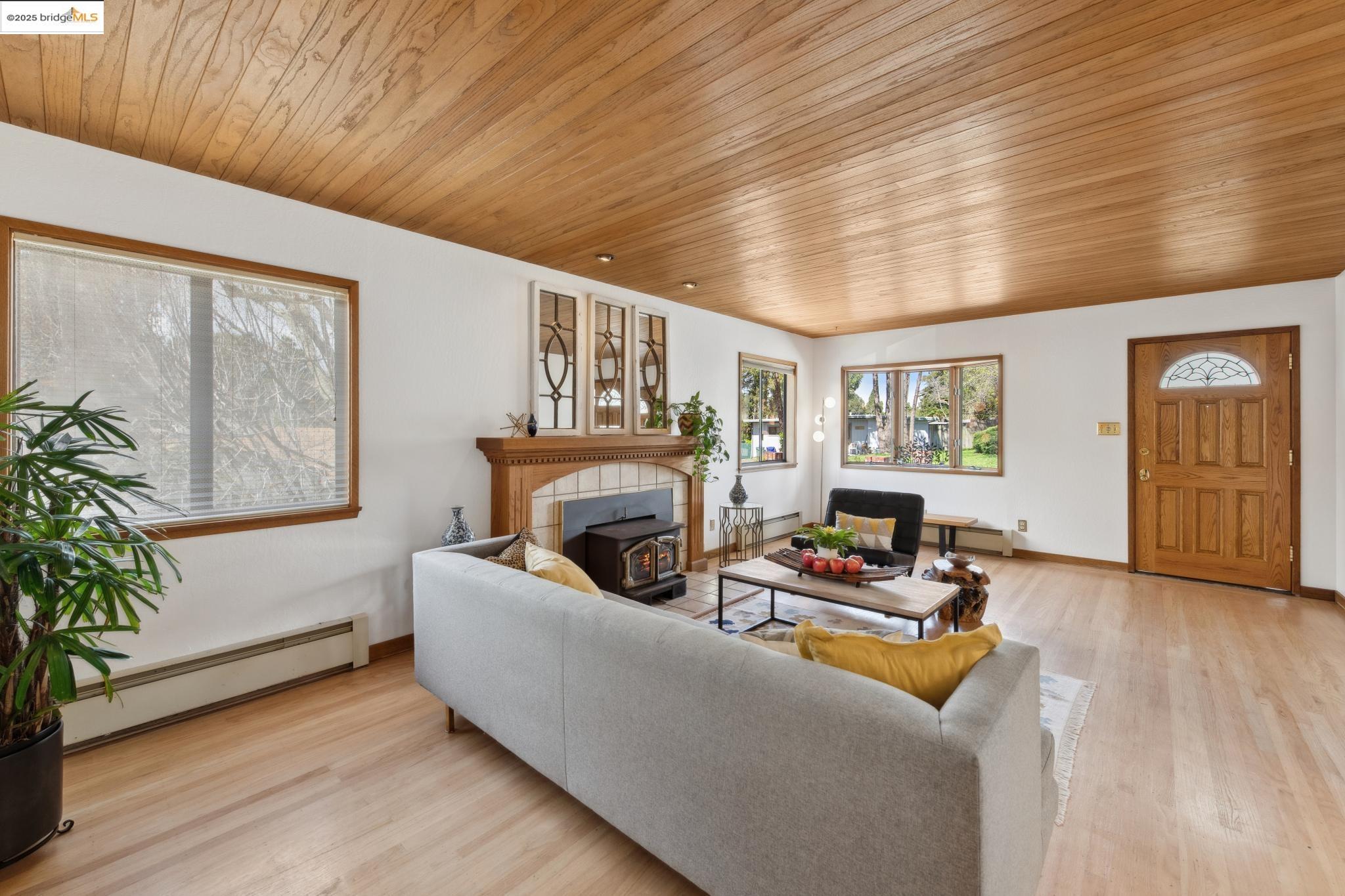 1091 Manor Rd.