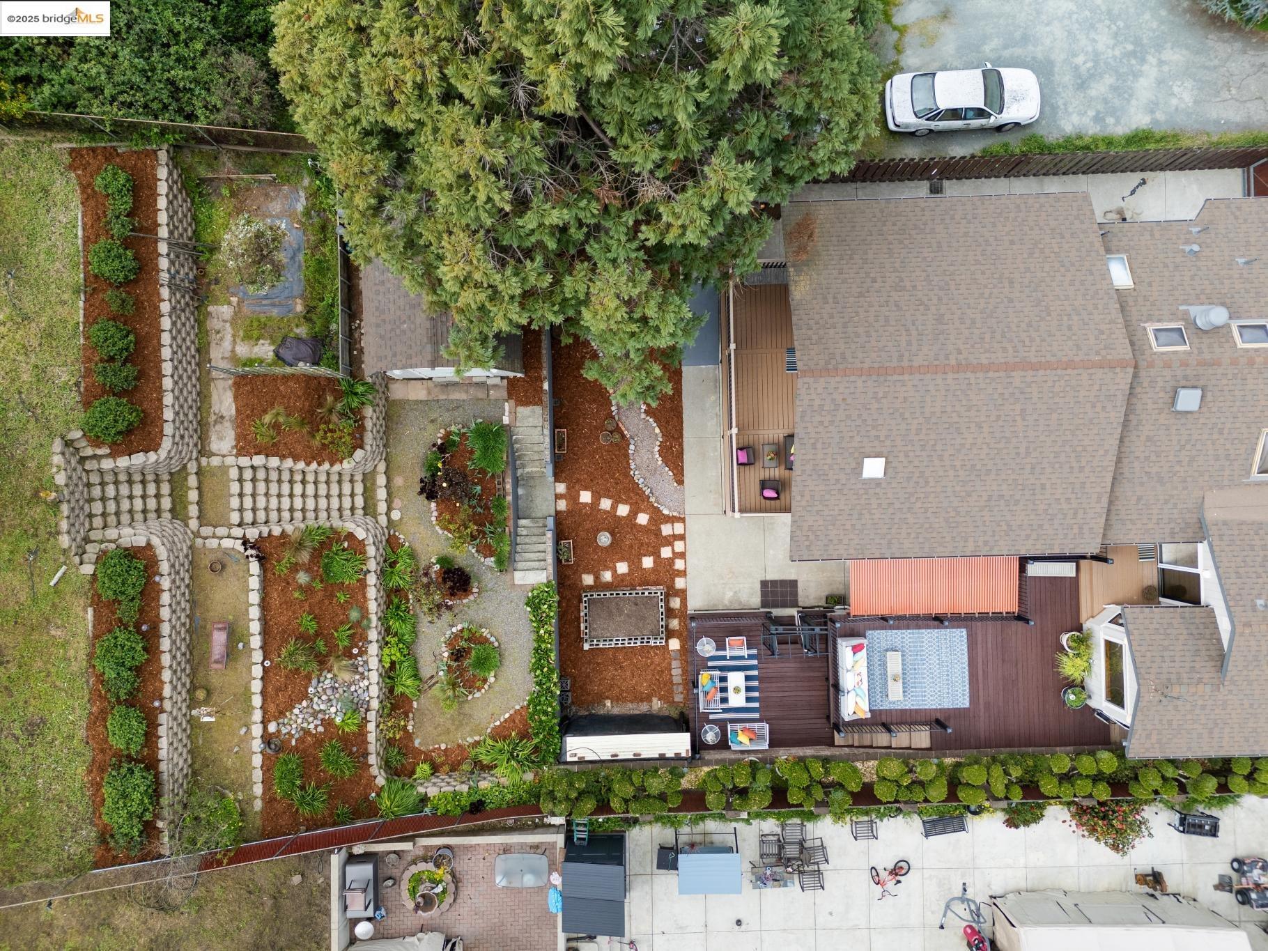 1091 Manor Rd.