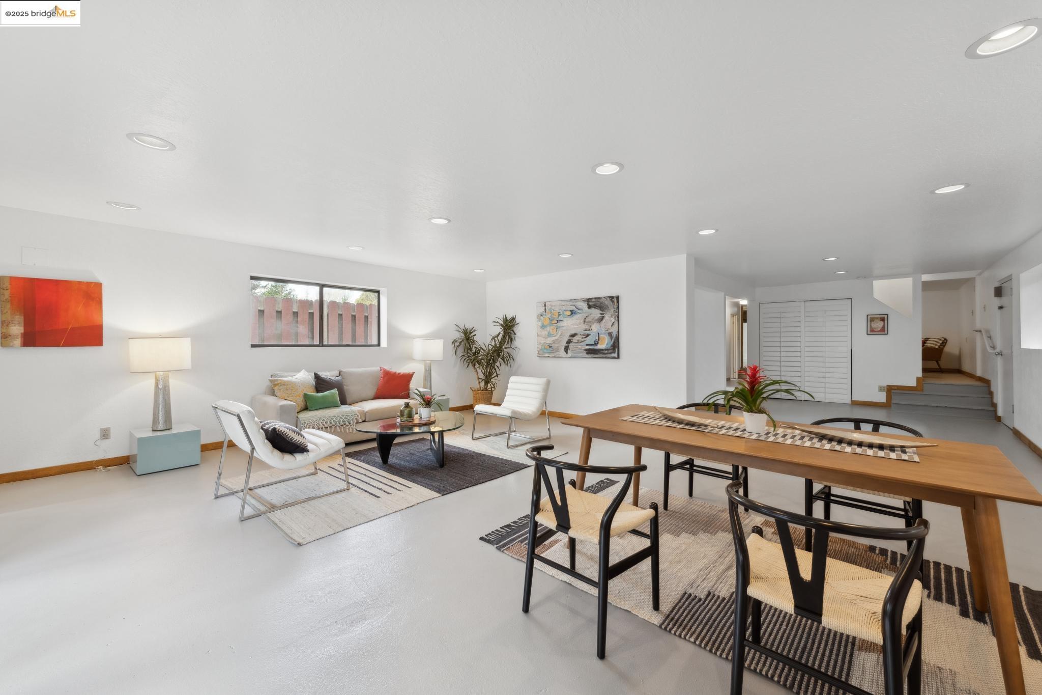 1091 Manor Rd.