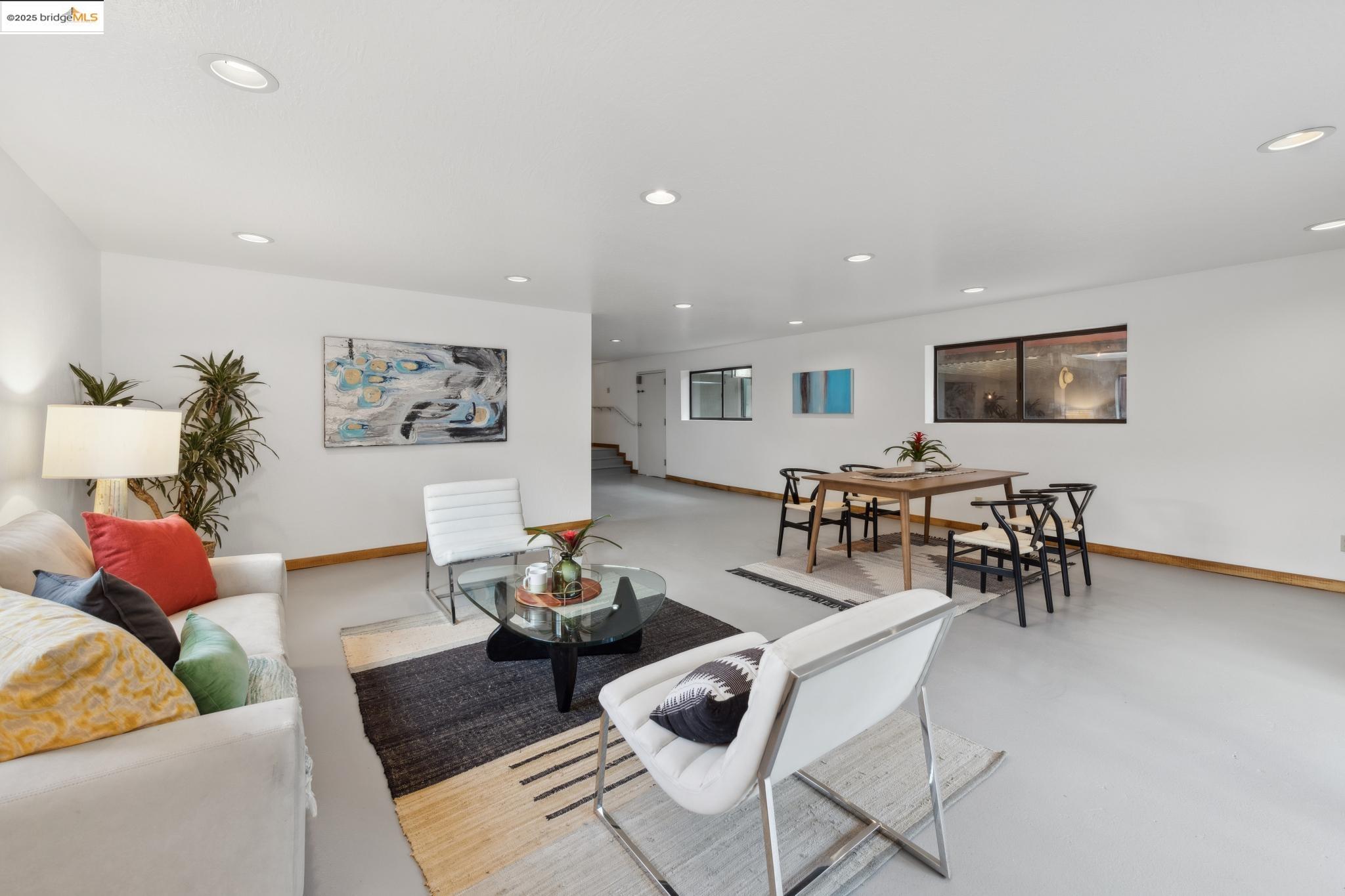1091 Manor Rd.