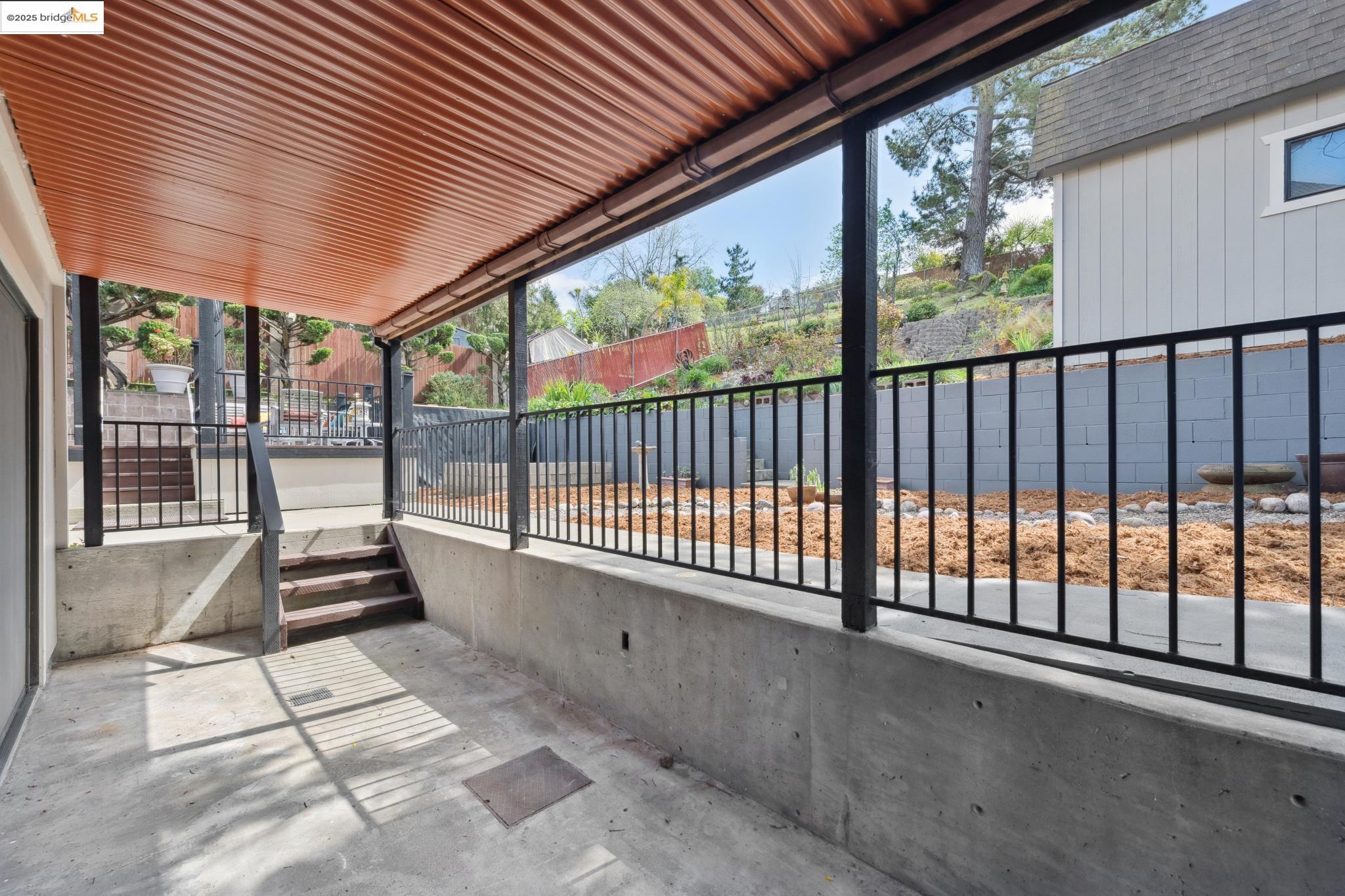 1091 Manor Rd.