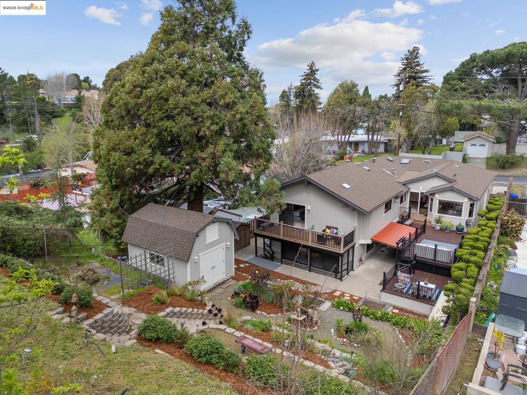 1091 Manor Rd.
