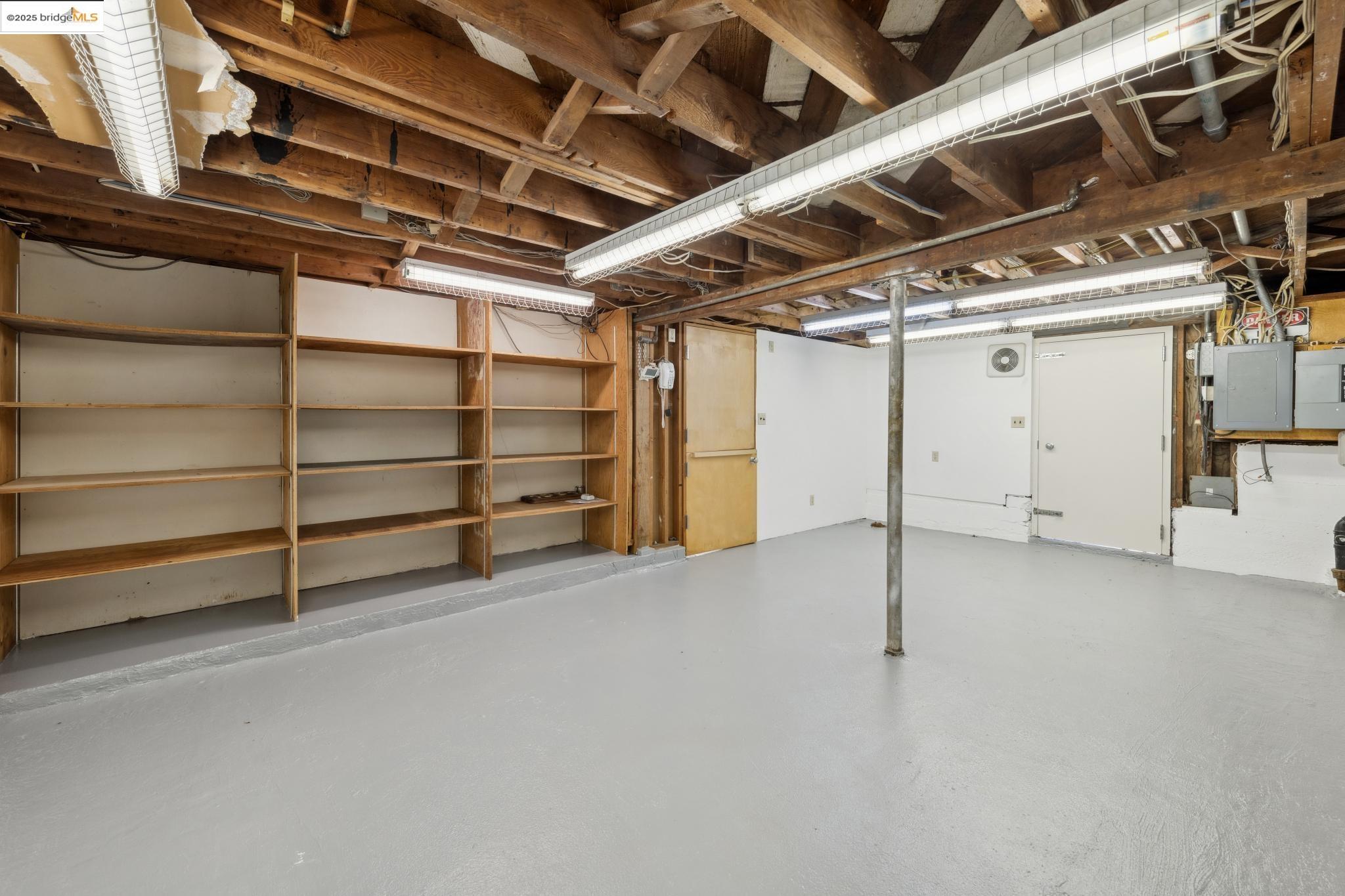 1091 Manor Rd.