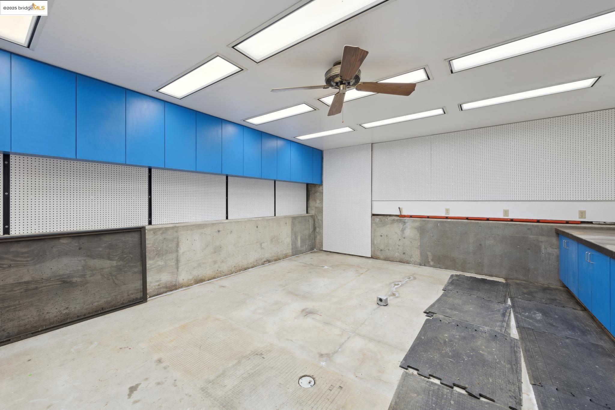 1091 Manor Rd.