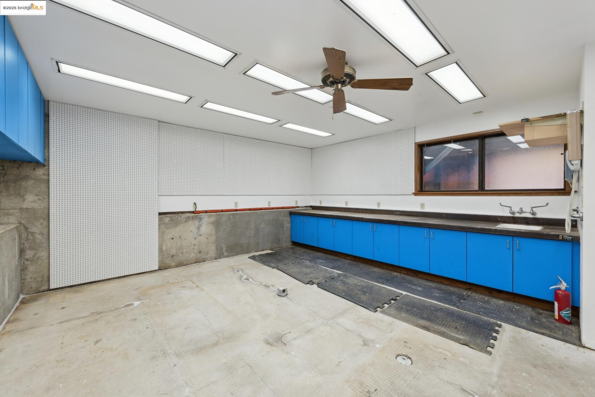 1091 Manor Rd.