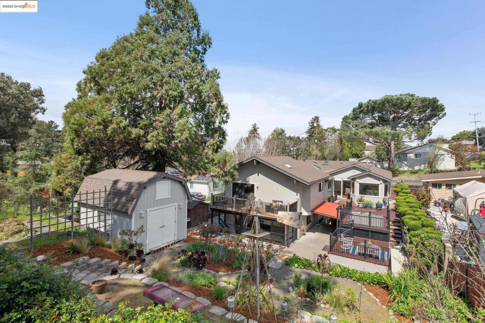 1091 Manor Rd.