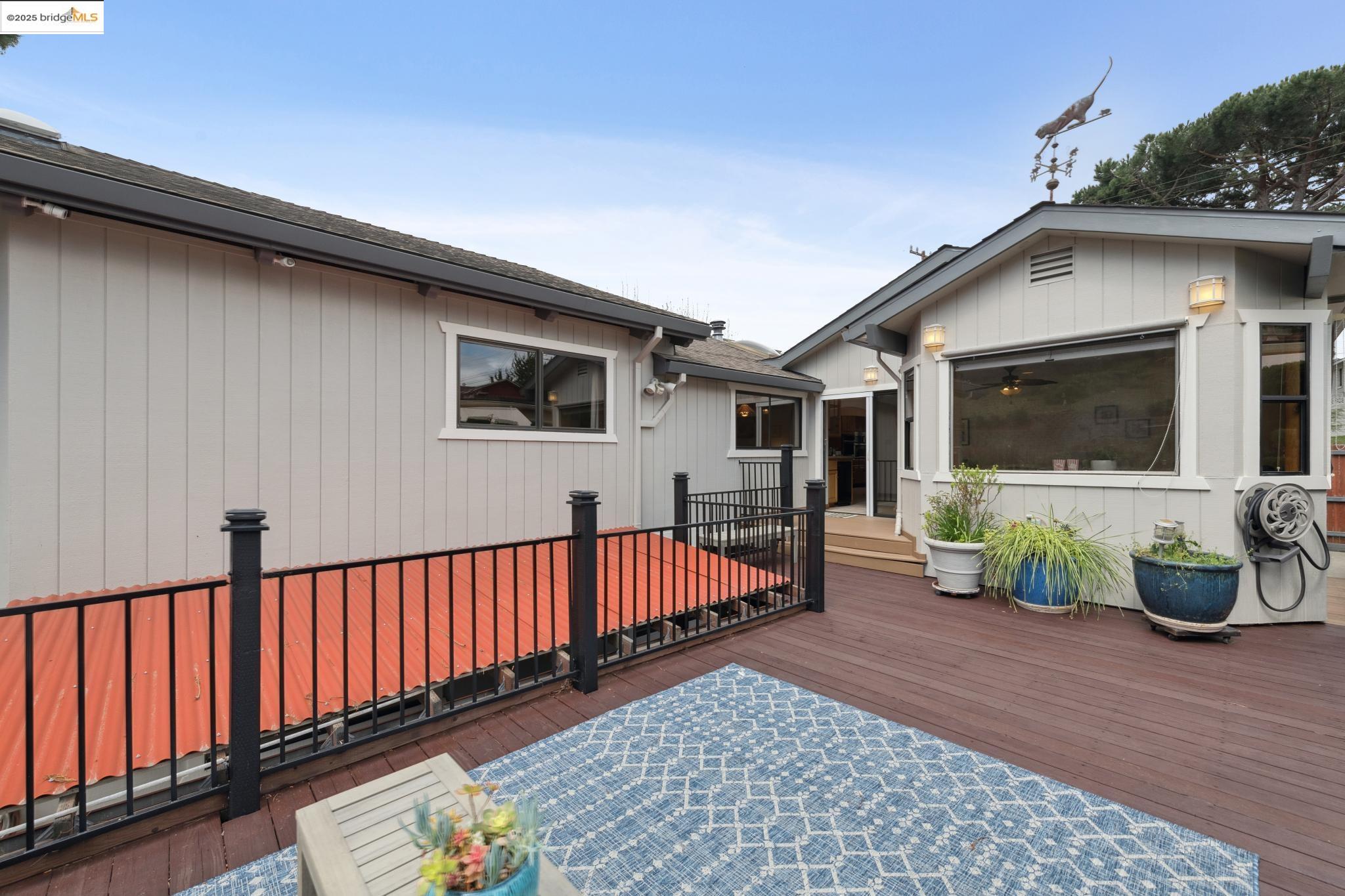 1091 Manor Rd.