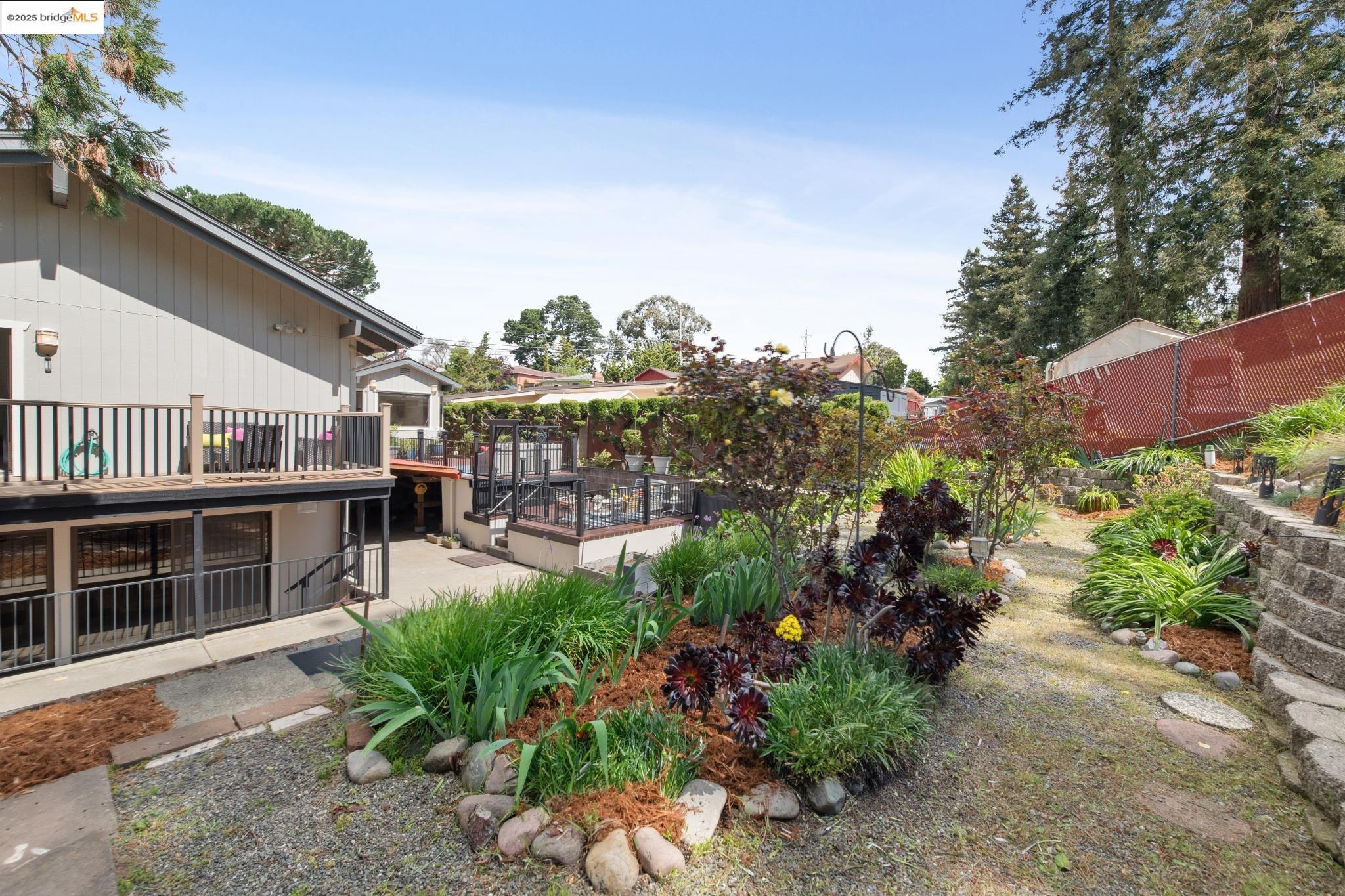 1091 Manor Rd.
