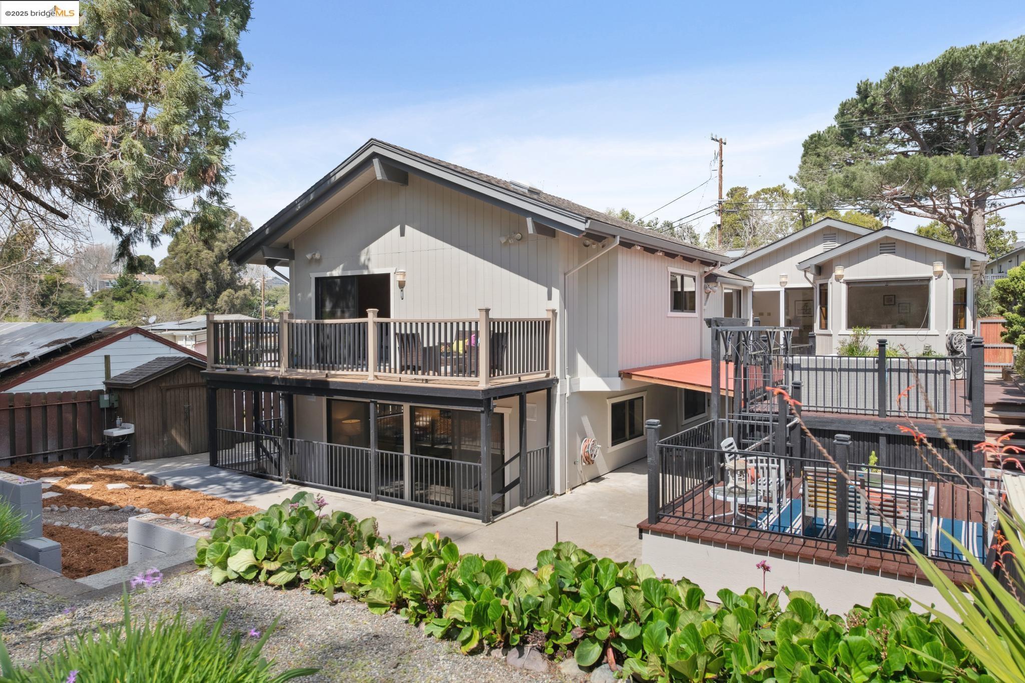 1091 Manor Rd.