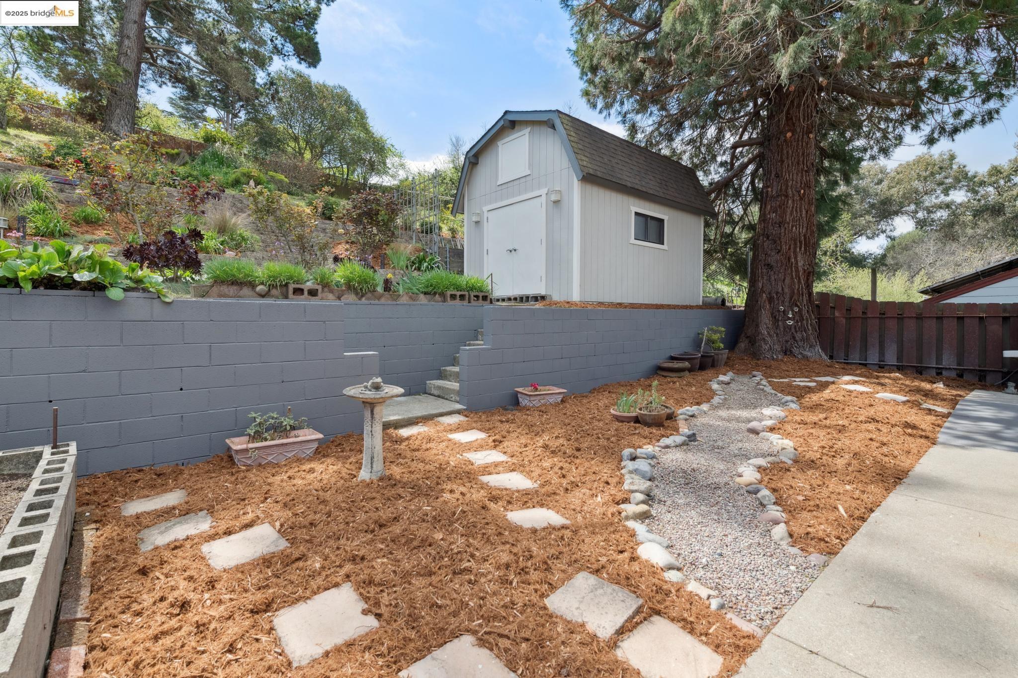 1091 Manor Rd.