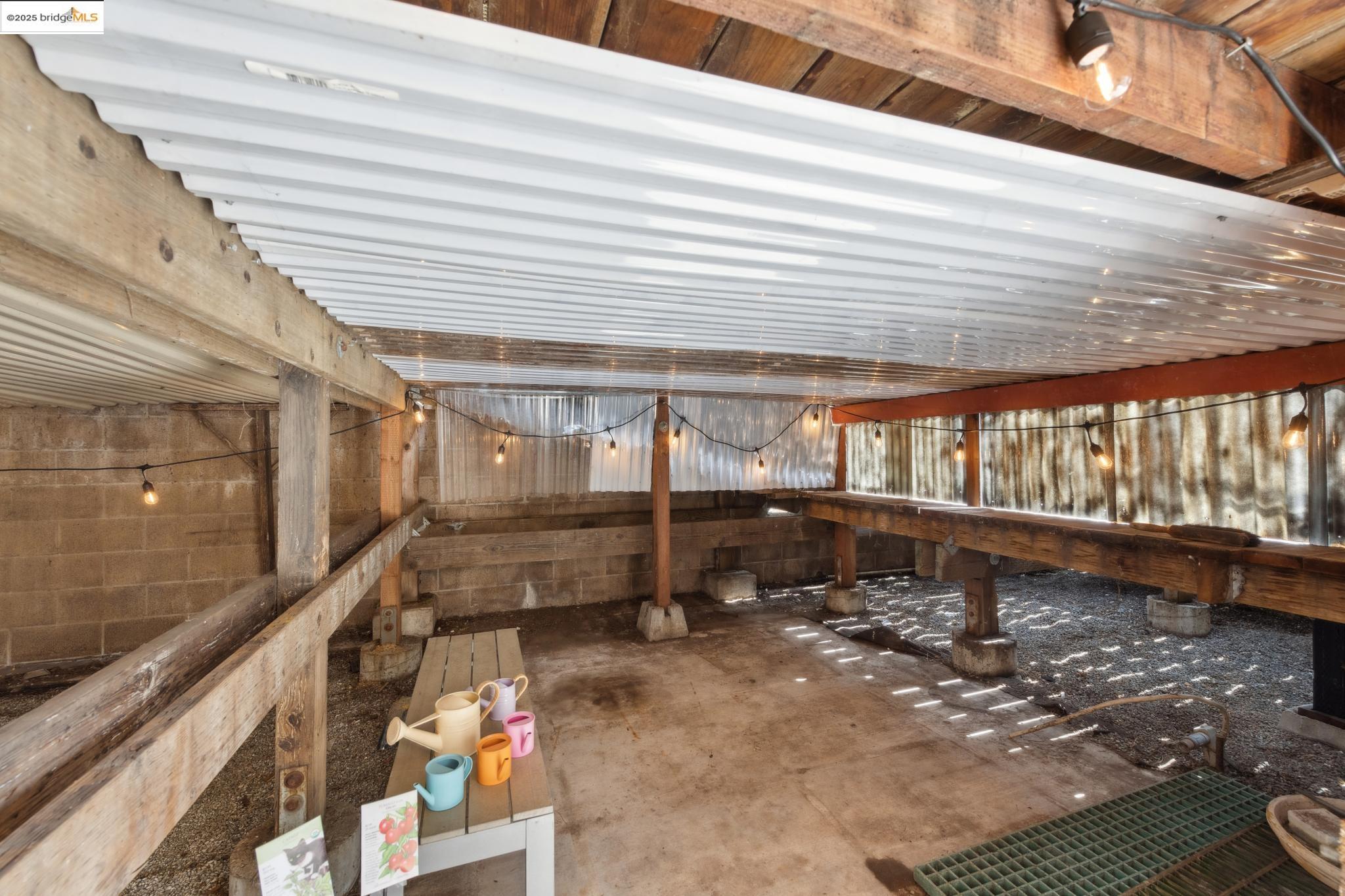 1091 Manor Rd.
