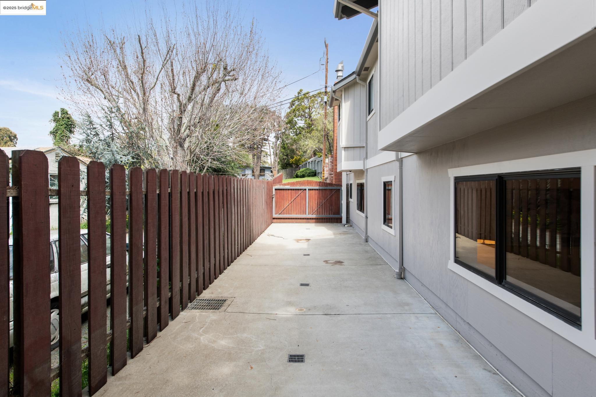 1091 Manor Rd.