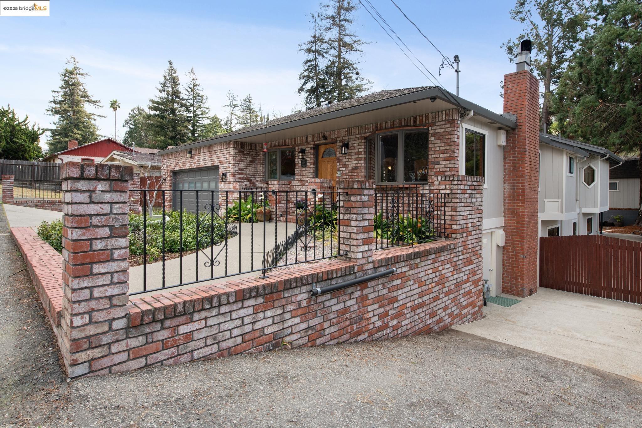 1091 Manor Rd.
