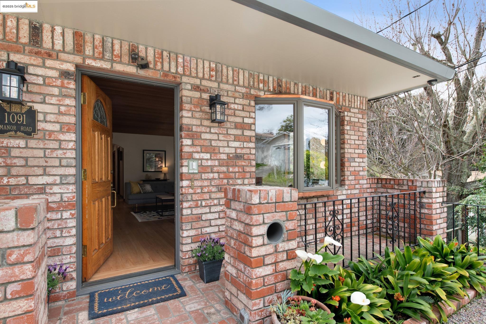 1091 Manor Rd.